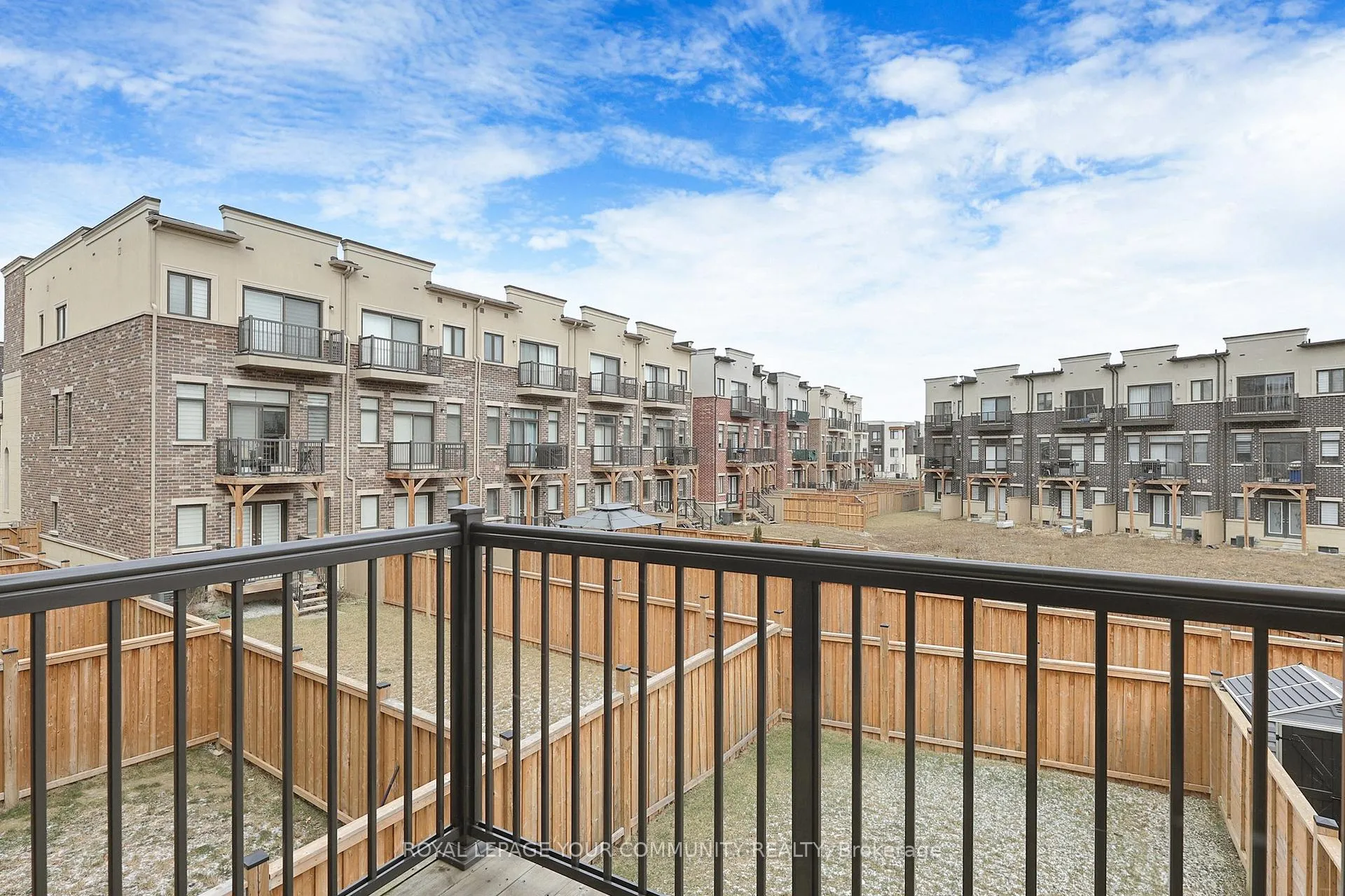 Photo 7 of 127 Arianna Crescent, Vaughan, Patterson — HOMEH