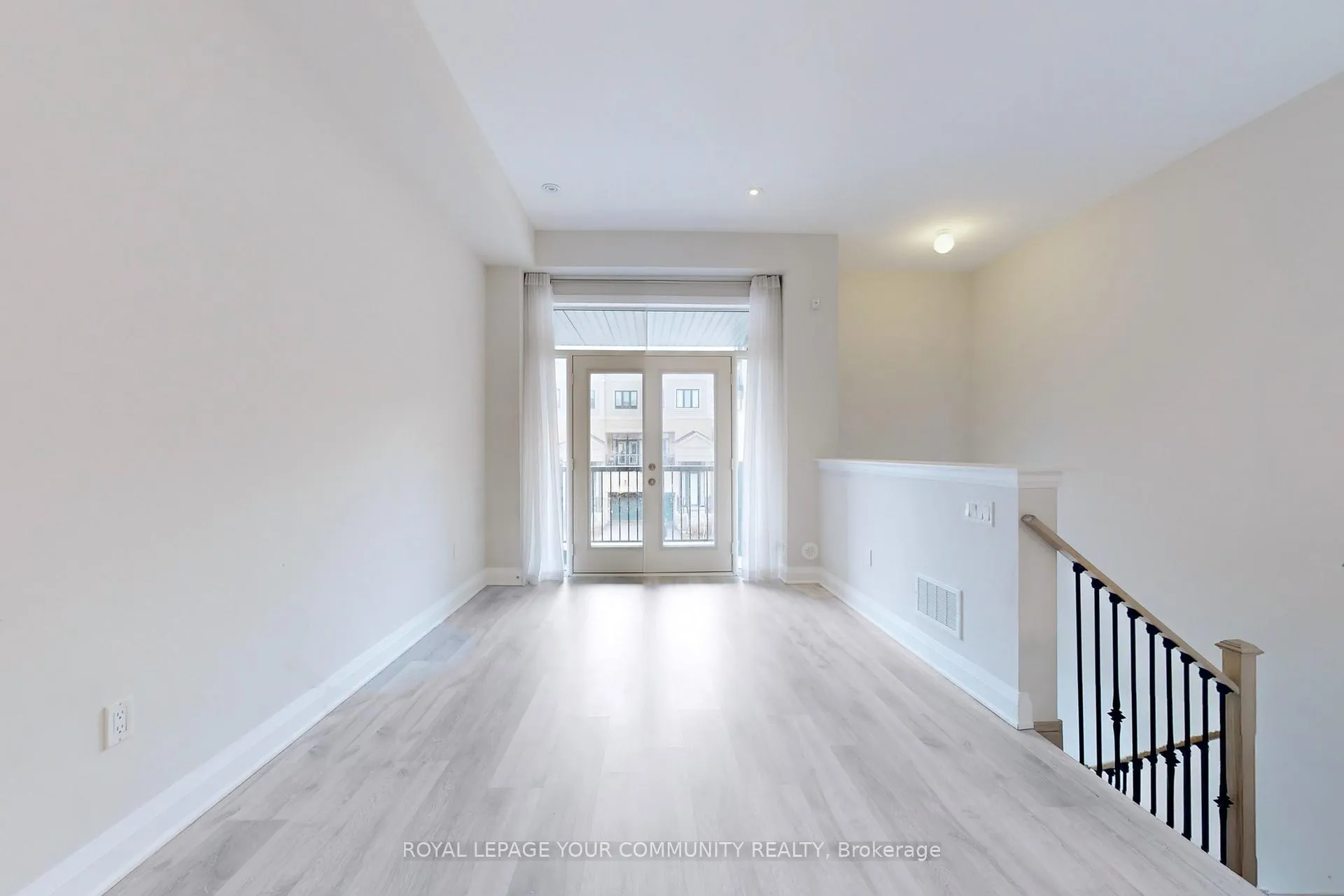 Photo 8 of 127 Arianna Crescent, Vaughan, Patterson — HOMEH