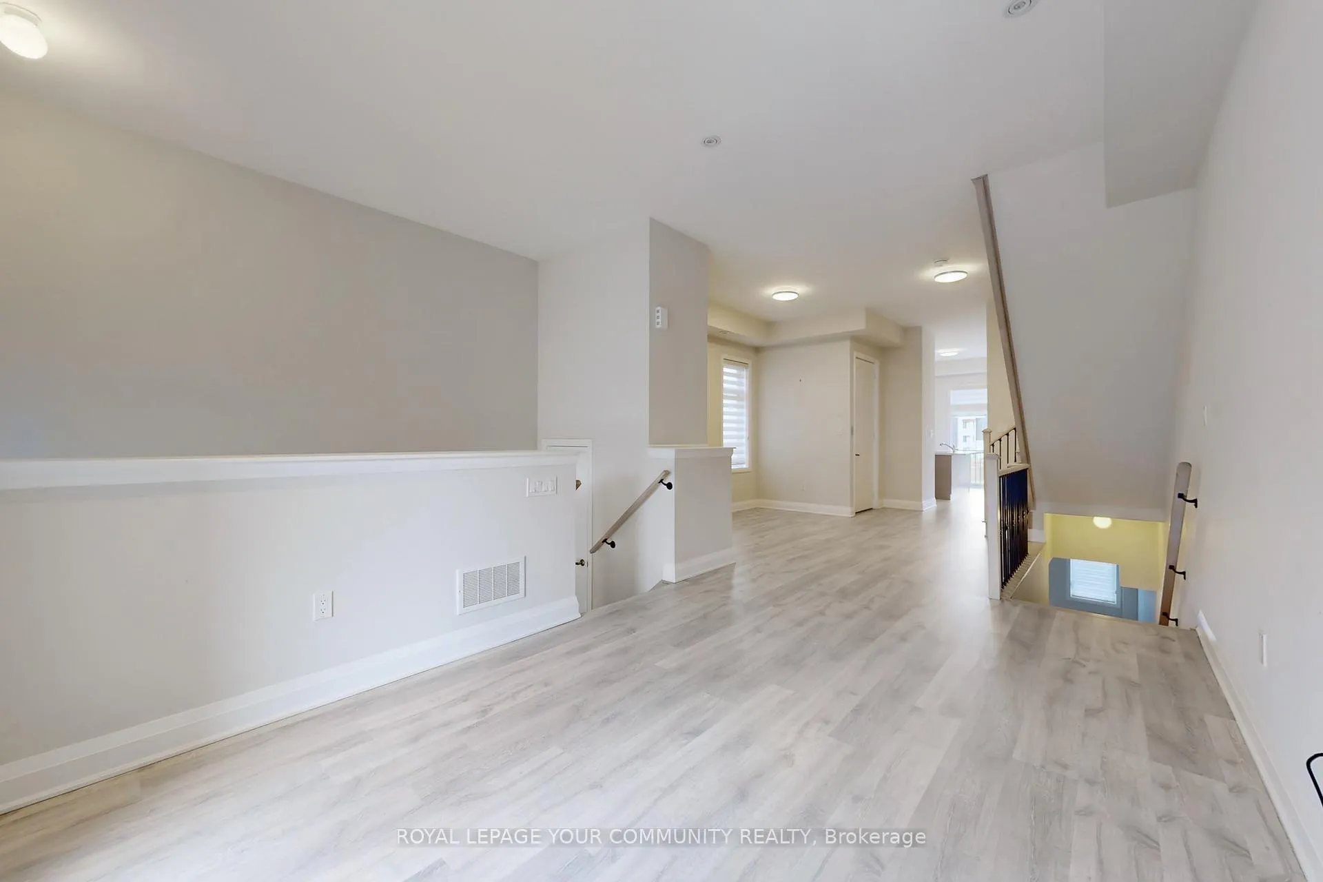 Photo 12 of 127 Arianna Crescent, Vaughan, Patterson — HOMEH