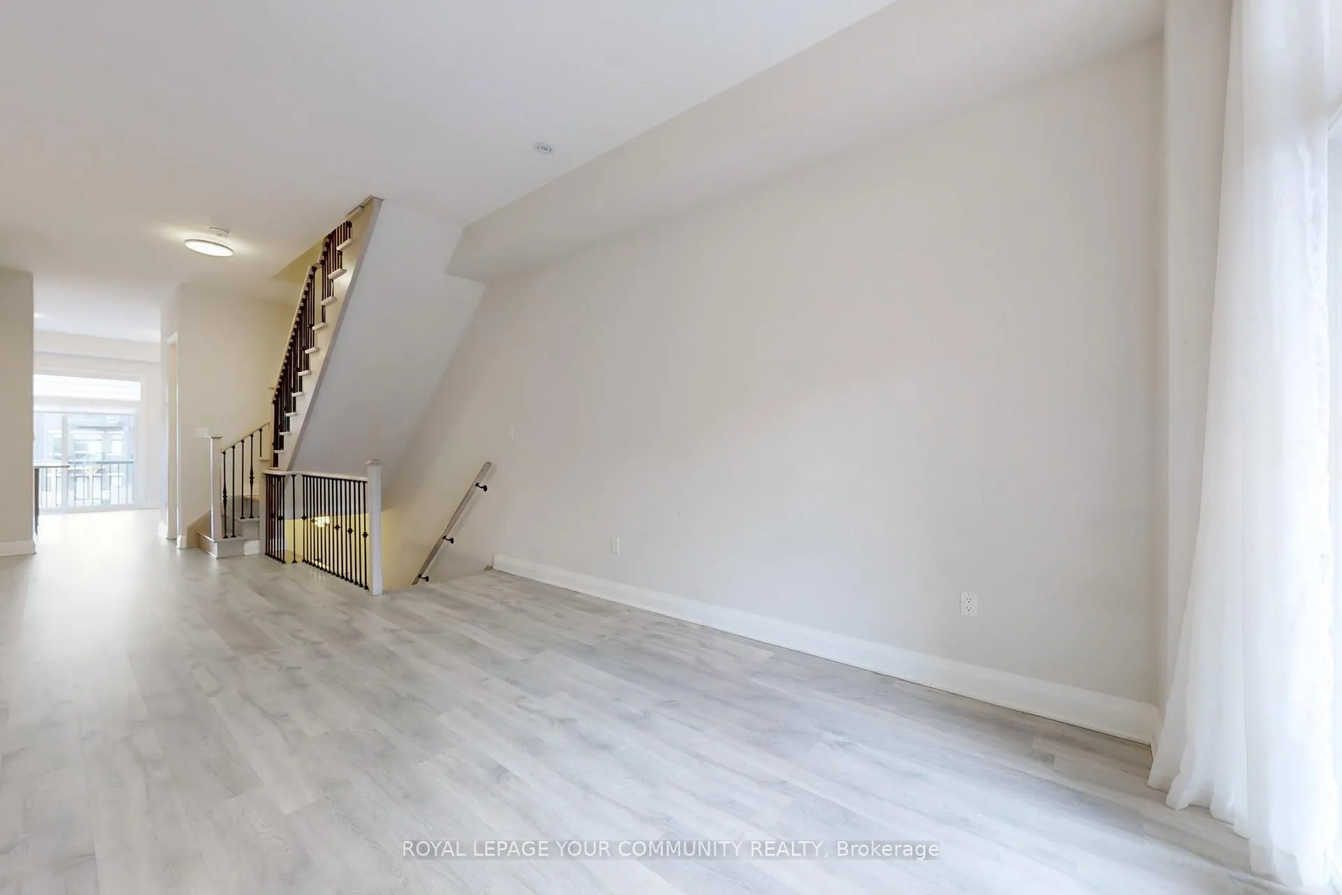 Photo 13 of 127 Arianna Crescent, Vaughan, Patterson — HOMEH