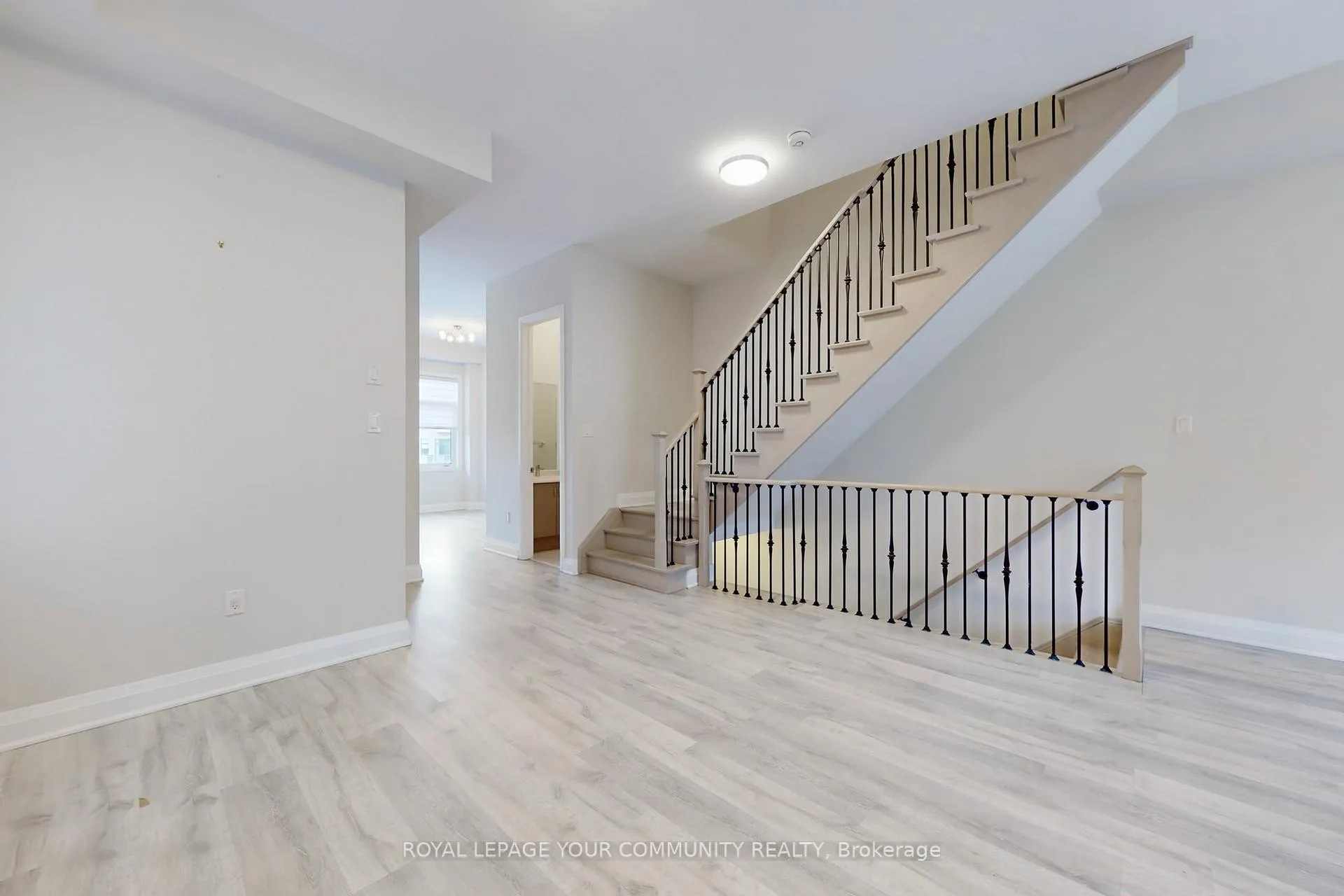 Photo 14 of 127 Arianna Crescent, Vaughan, Patterson — HOMEH