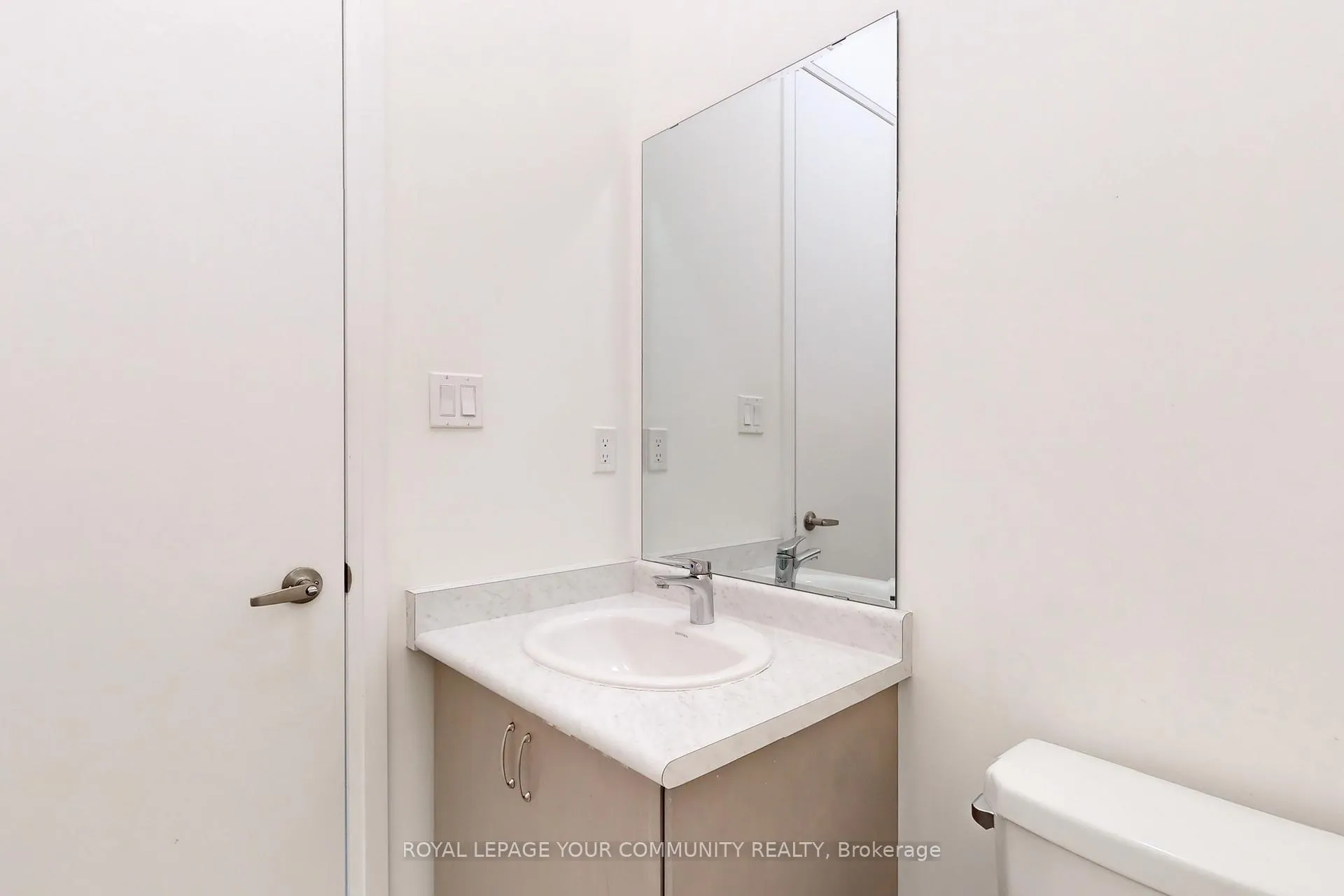 Photo 15 of 127 Arianna Crescent, Vaughan, Patterson — HOMEH