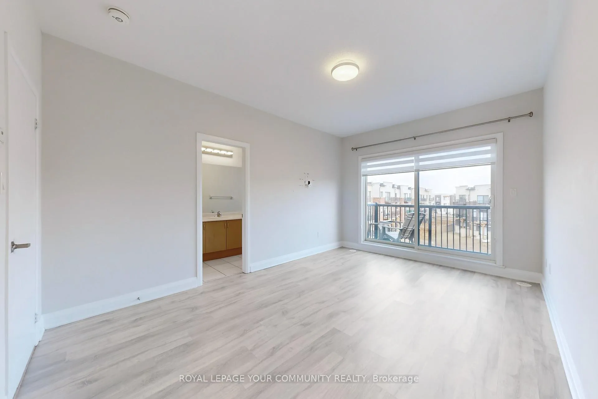Photo 16 of 127 Arianna Crescent, Vaughan, Patterson — HOMEH