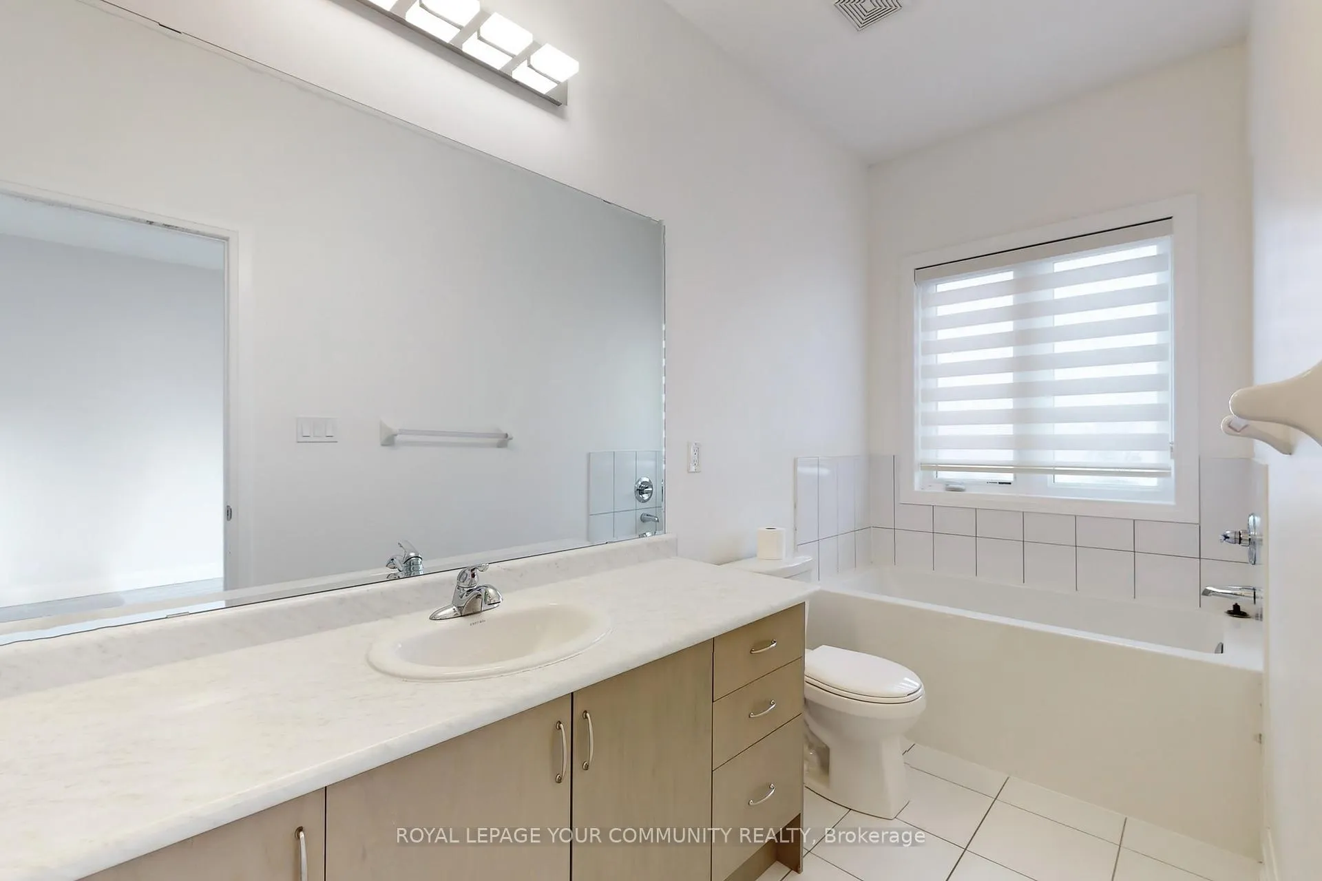 Photo 20 of 127 Arianna Crescent, Vaughan, Patterson — HOMEH