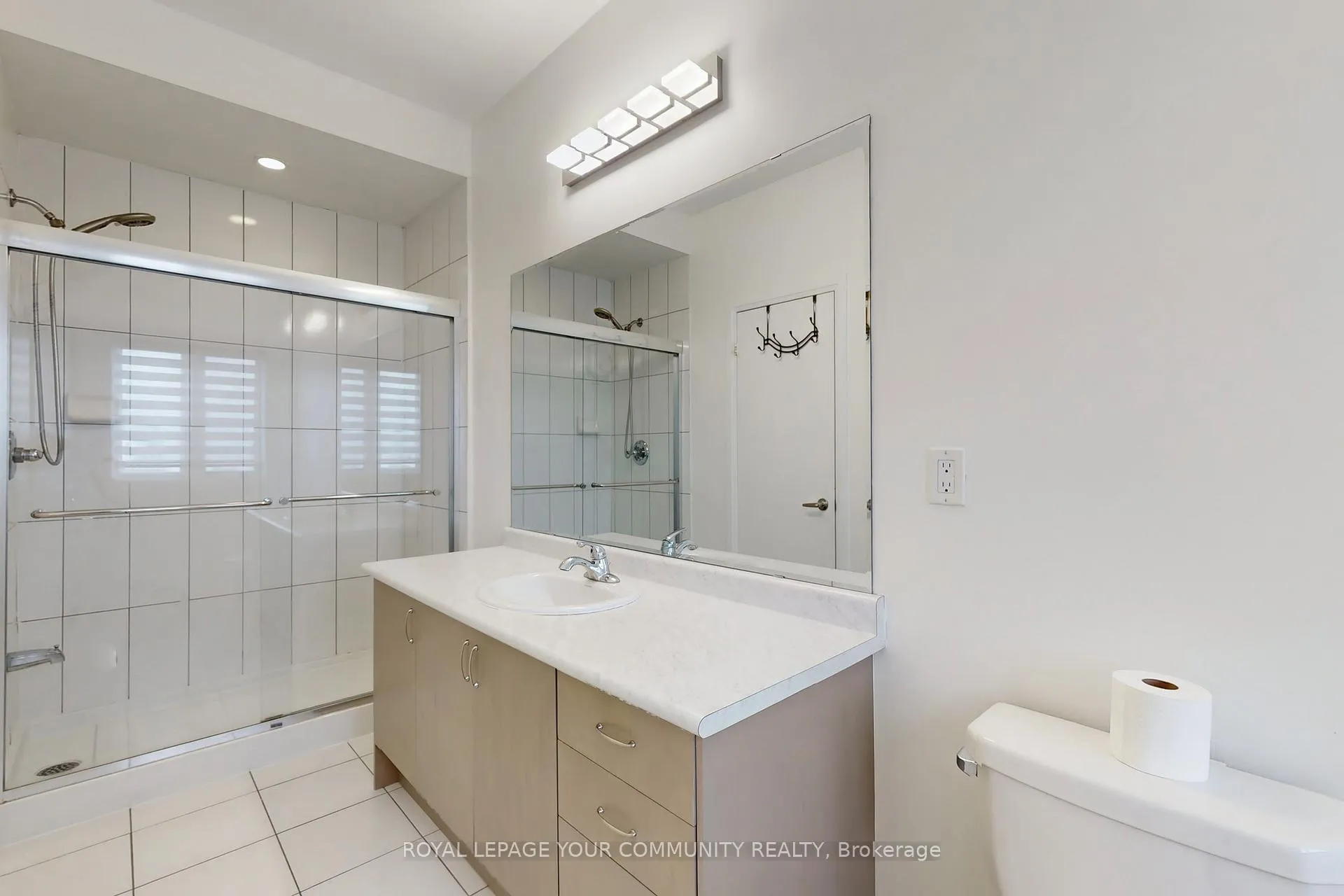 Photo 21 of 127 Arianna Crescent, Vaughan, Patterson — HOMEH