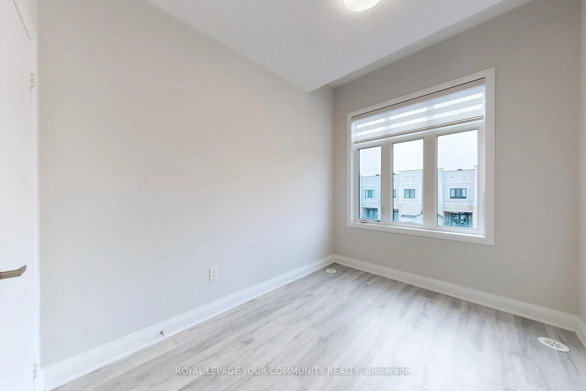 Photo 23 of 127 Arianna Crescent, Vaughan, Patterson — HOMEH