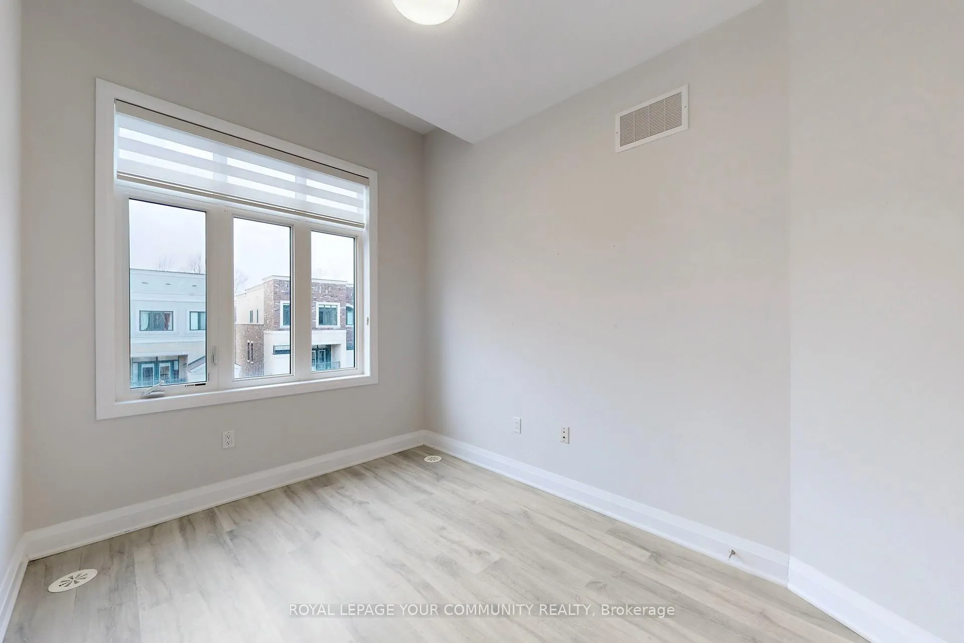Photo 25 of 127 Arianna Crescent, Vaughan, Patterson — HOMEH