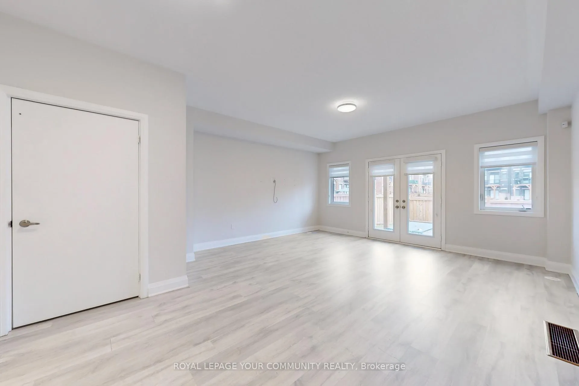 Photo 27 of 127 Arianna Crescent, Vaughan, Patterson — HOMEH