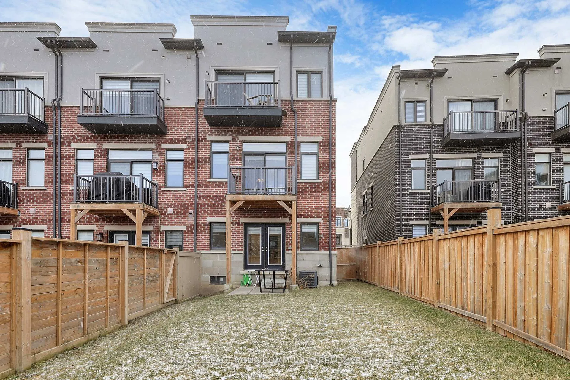 Photo 32 of 127 Arianna Crescent, Vaughan, Patterson — HOMEH