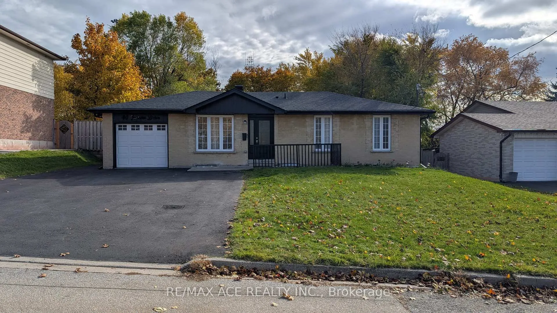 Photo 1 of Unit Main, 40 Jacwin Drive, Ajax, Central West — HOMEH