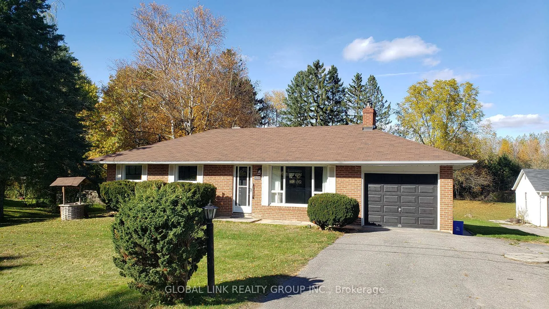 Photo 2 of 76 Muirhead Crescent, Richmond Hill, Rural Richmond Hill — HOMEH