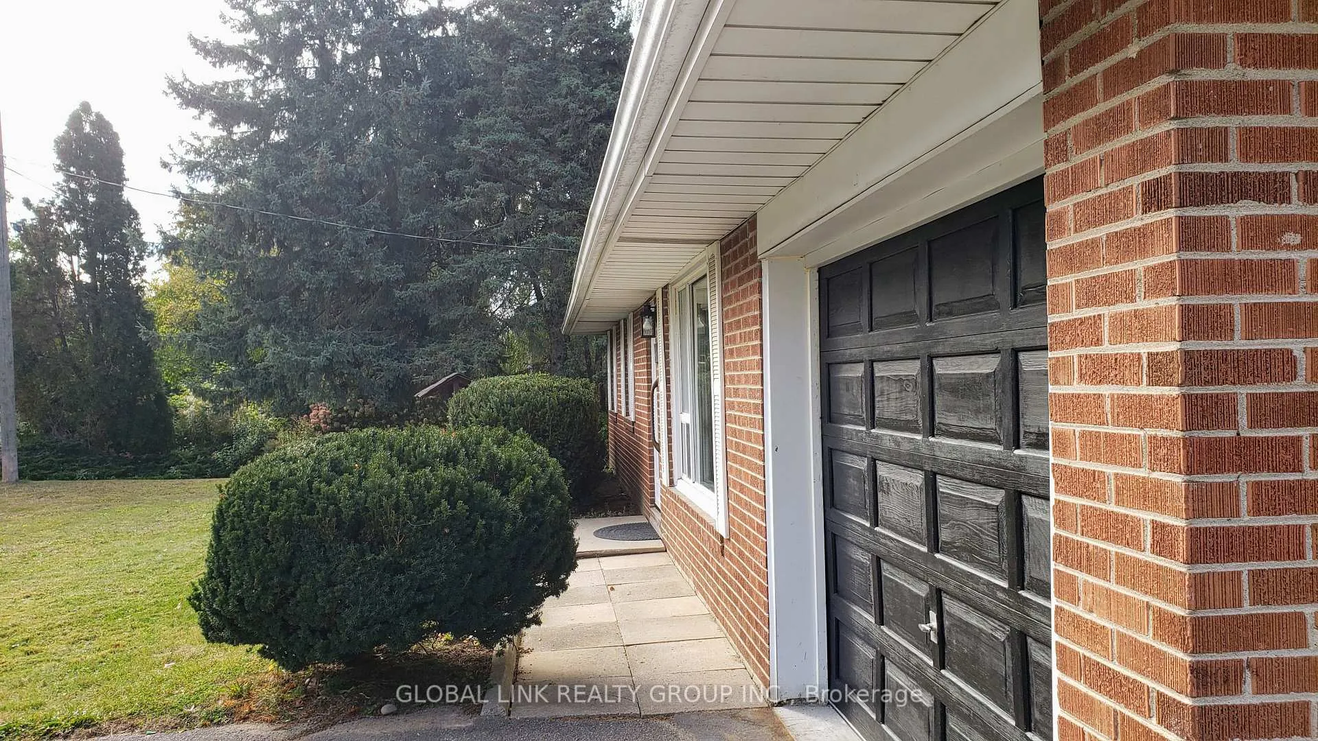 Photo 3 of 76 Muirhead Crescent, Richmond Hill, Rural Richmond Hill — HOMEH
