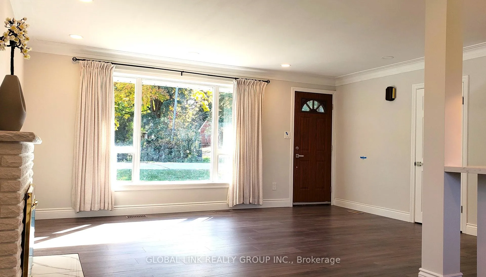 Photo 5 of 76 Muirhead Crescent, Richmond Hill, Rural Richmond Hill — HOMEH