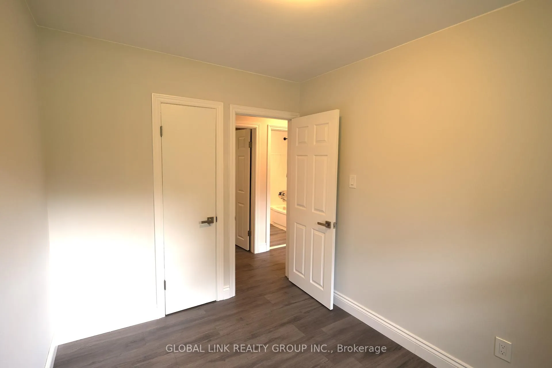 Photo 8 of 76 Muirhead Crescent, Richmond Hill, Rural Richmond Hill — HOMEH
