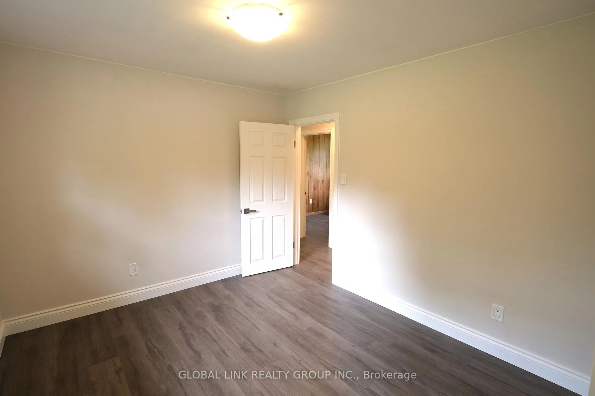 Photo 9 of 76 Muirhead Crescent, Richmond Hill, Rural Richmond Hill — HOMEH