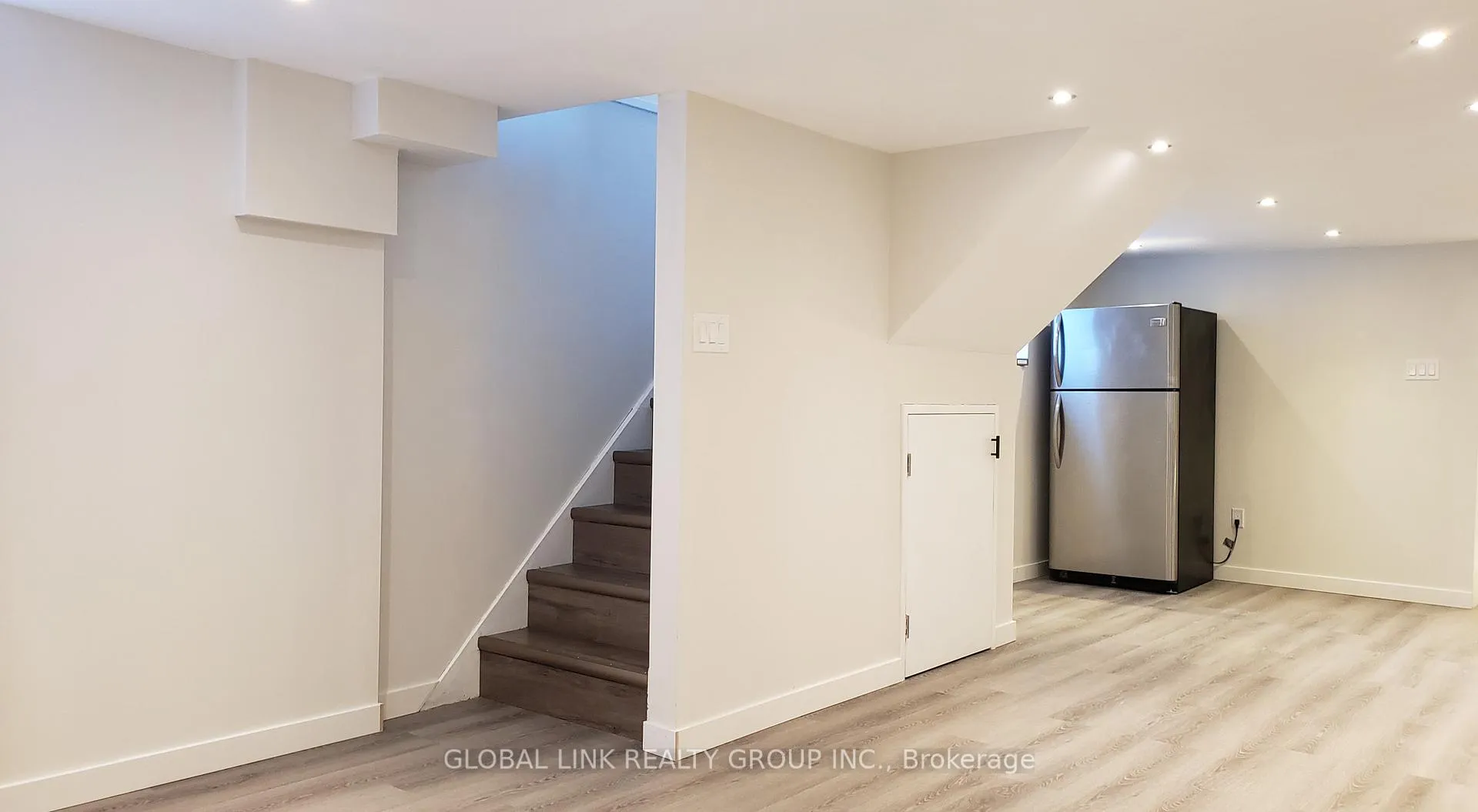 Photo 15 of 76 Muirhead Crescent, Richmond Hill, Rural Richmond Hill — HOMEH