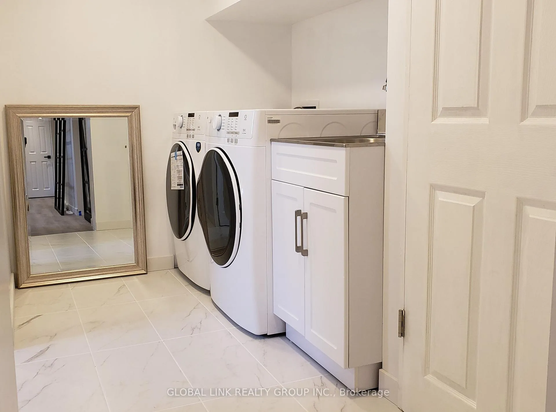 Photo 17 of 76 Muirhead Crescent, Richmond Hill, Rural Richmond Hill — HOMEH