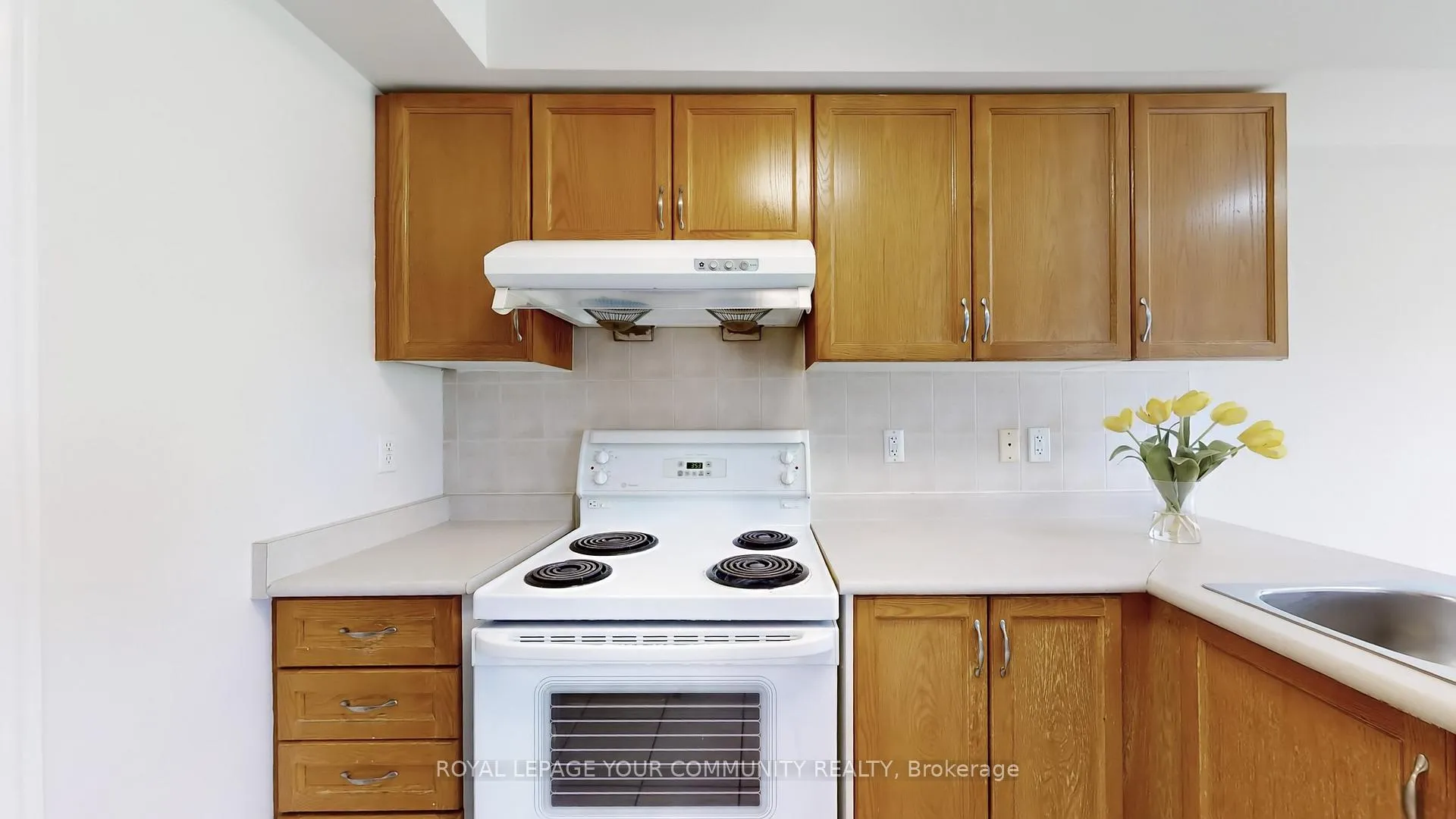 Photo 13 of 63 Bianca Drive, Markham, Village Green-South Unionville — HOMEH