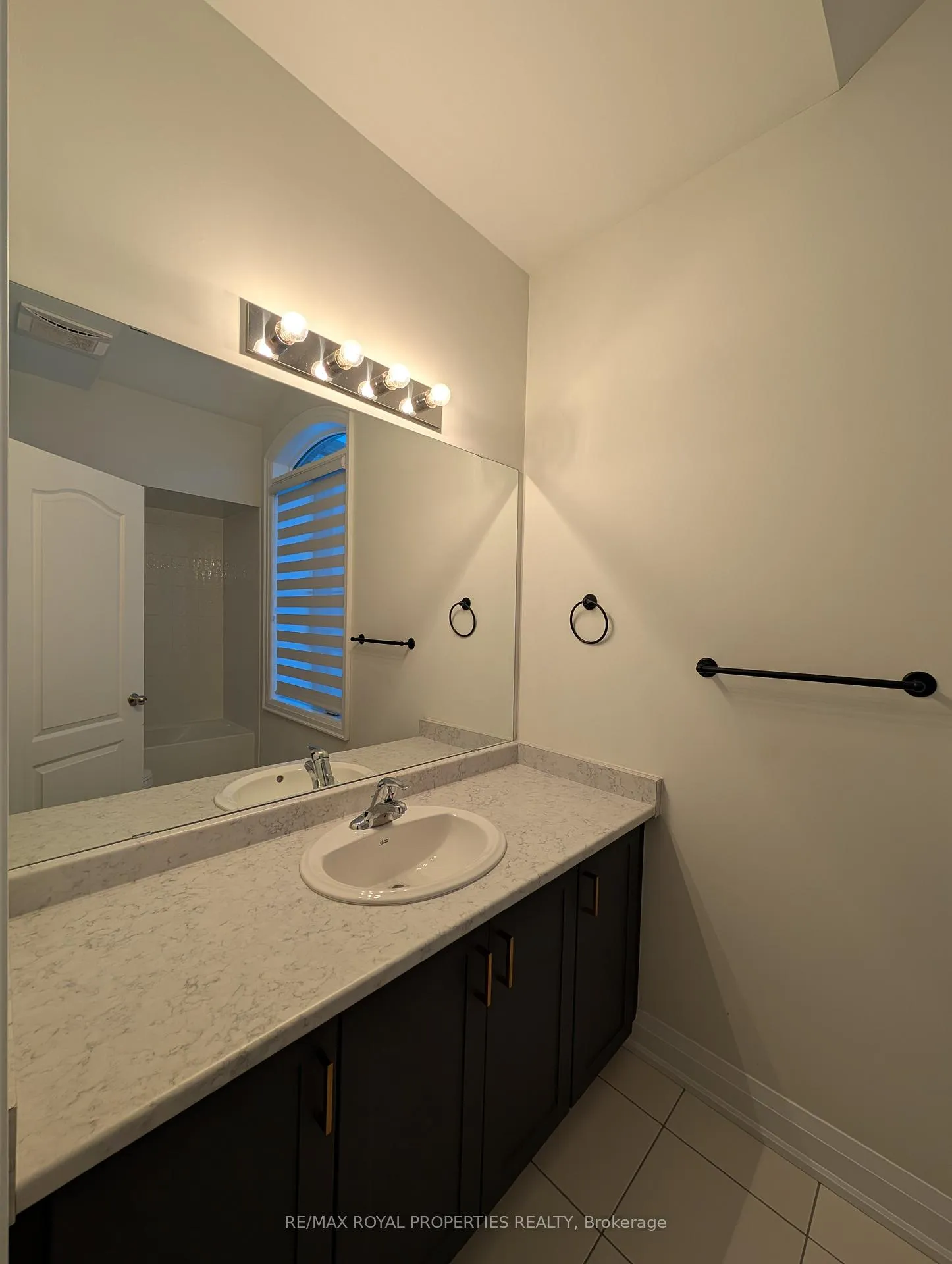 Photo 9 of 41 Cachia Lane, Ajax, Northwest Ajax — HOMEH