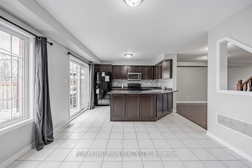 Photo 9 of 88 Elliottglen Drive, Ajax, Northeast Ajax — HOMEH