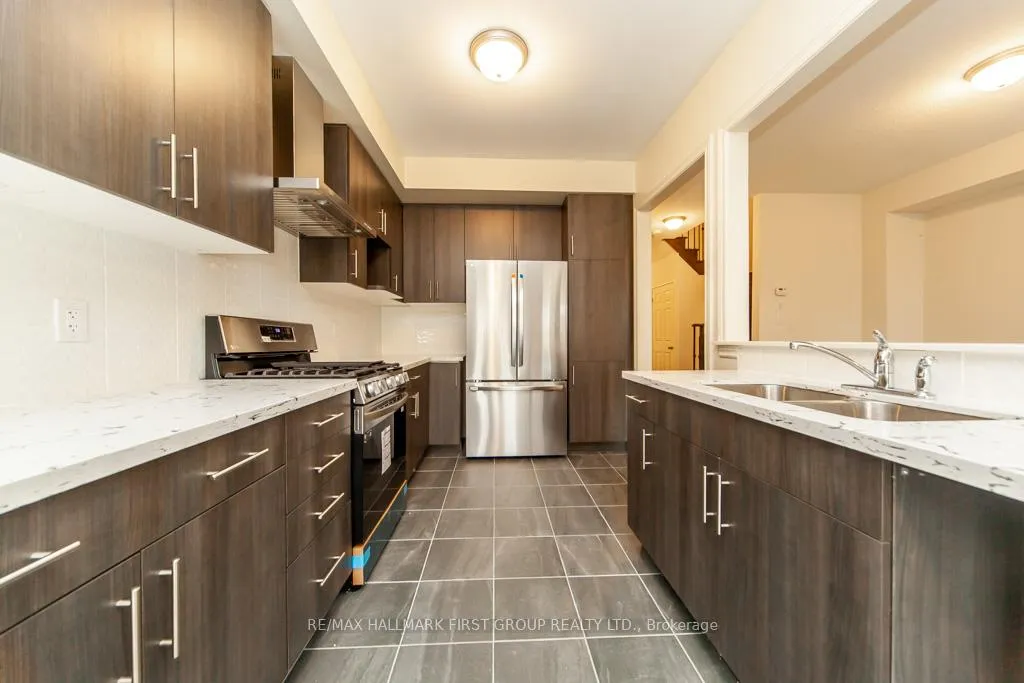 Photo 8 of 12 Jevons Drive, Ajax, South East — HOMEH