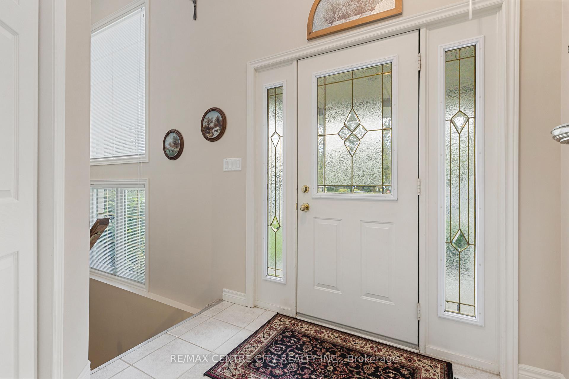 Photo 3 of 32 Symphony Court, Central Elgin, Lynhurst — HOMEH