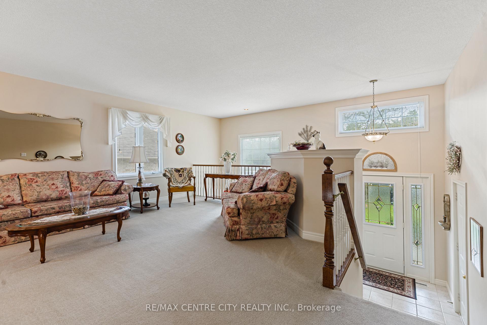 Photo 4 of 32 Symphony Court, Central Elgin, Lynhurst — HOMEH
