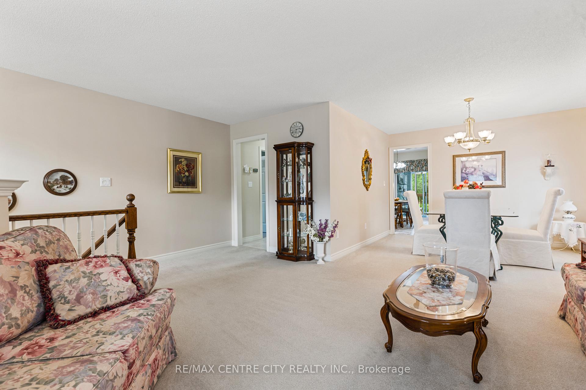 Photo 5 of 32 Symphony Court, Central Elgin, Lynhurst — HOMEH