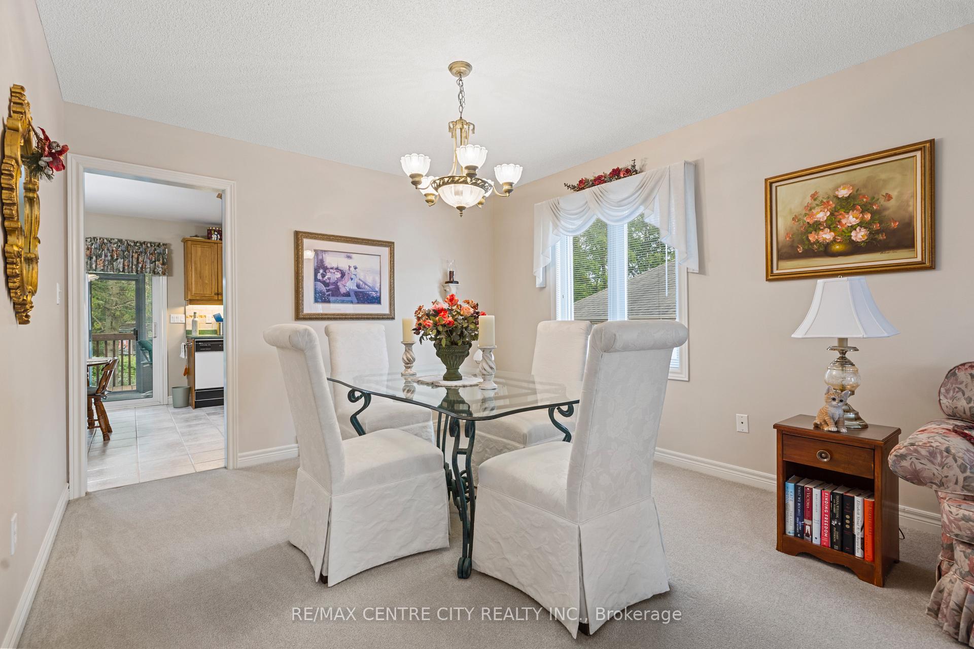 Photo 6 of 32 Symphony Court, Central Elgin, Lynhurst — HOMEH