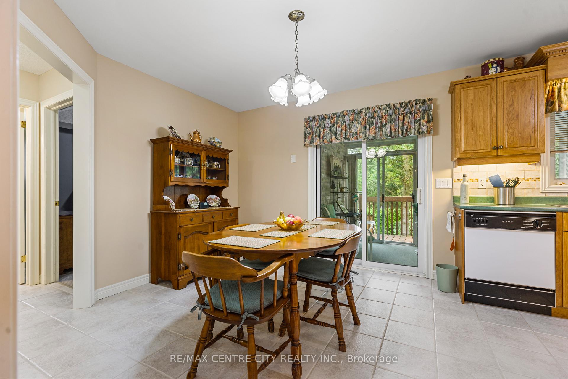 Photo 7 of 32 Symphony Court, Central Elgin, Lynhurst — HOMEH