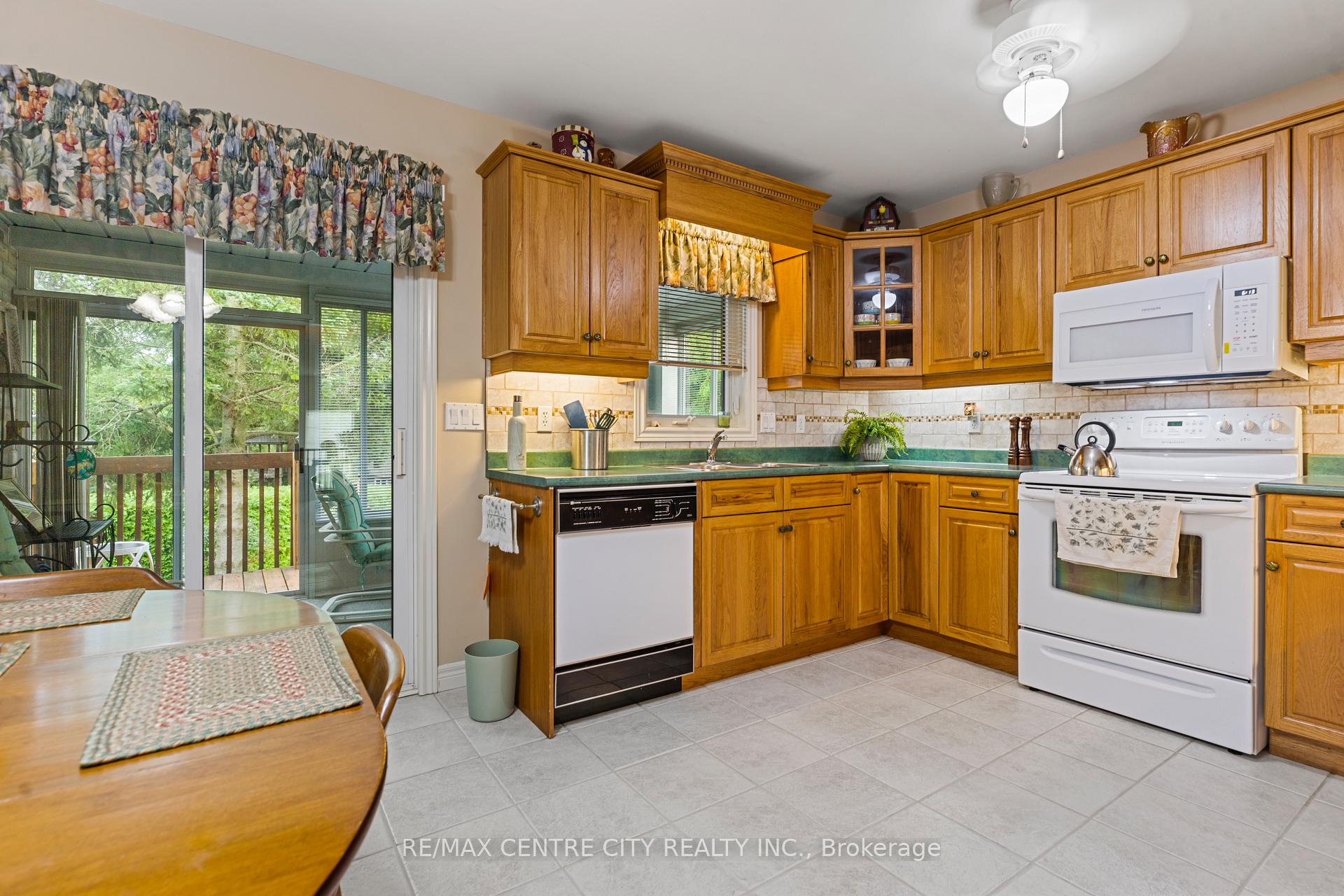 Photo 10 of 32 Symphony Court, Central Elgin, Lynhurst — HOMEH