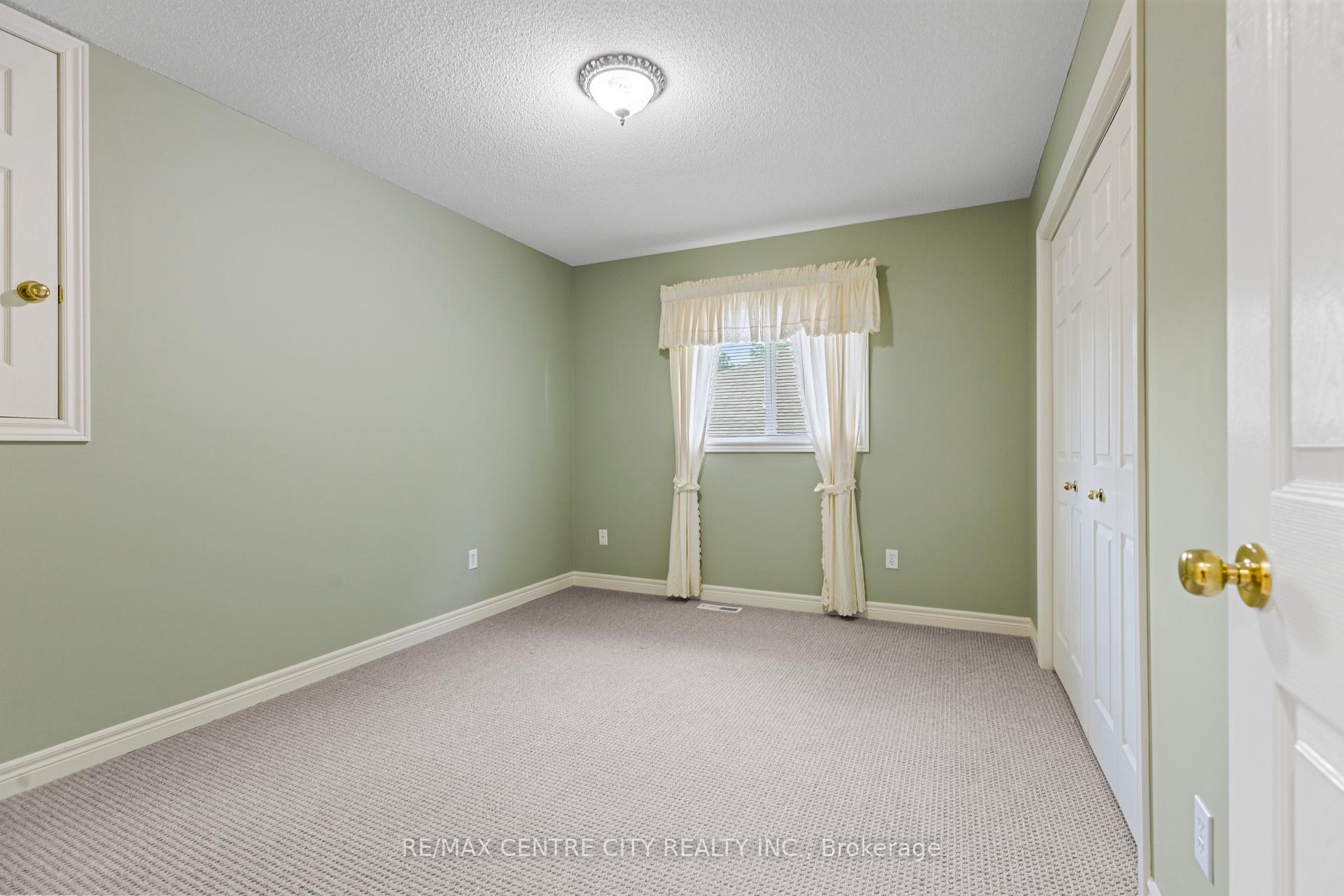 Photo 13 of 32 Symphony Court, Central Elgin, Lynhurst — HOMEH