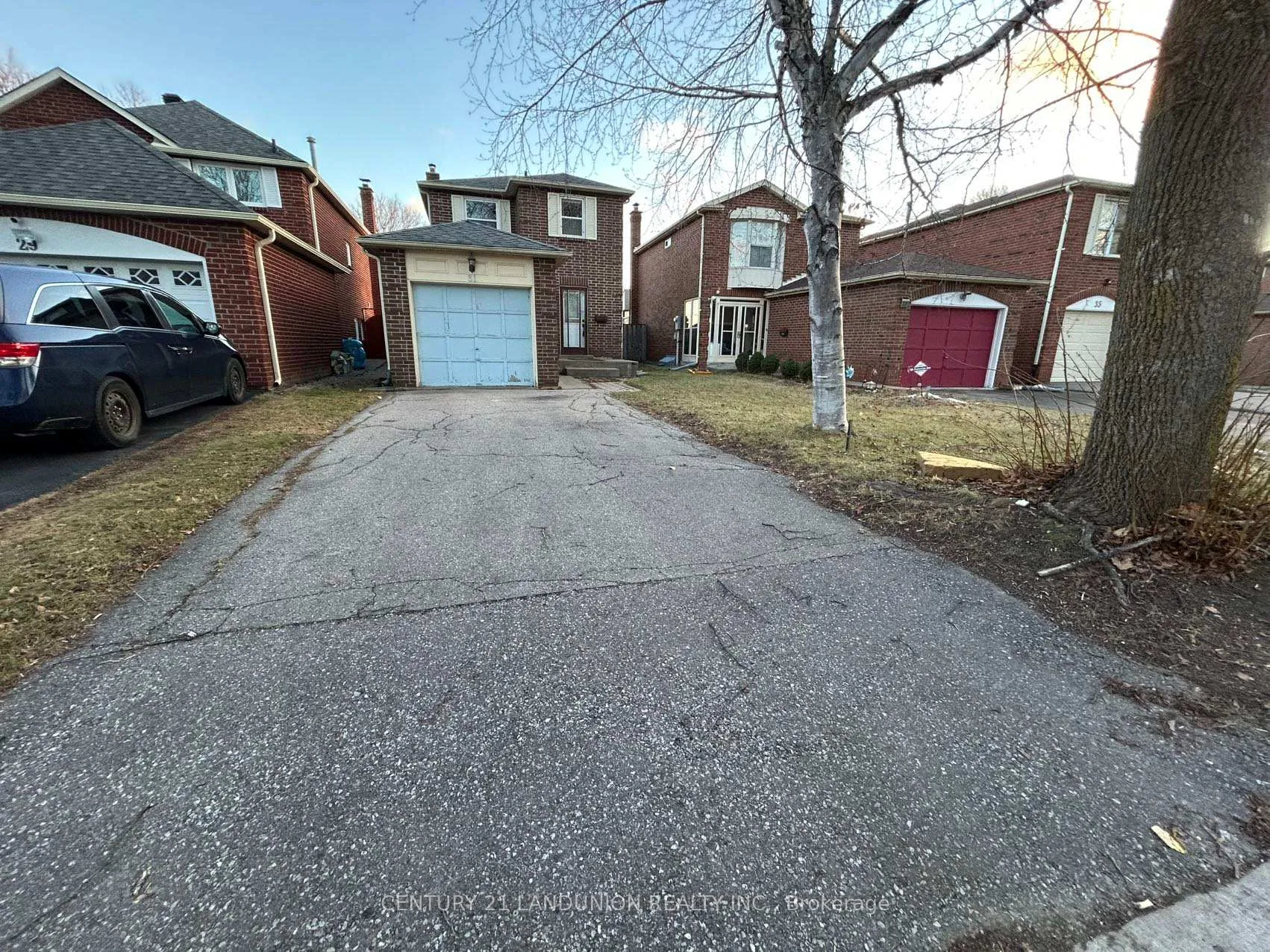 Photo 2 of 31 Miley Drive, Markham, Markville — HOMEH