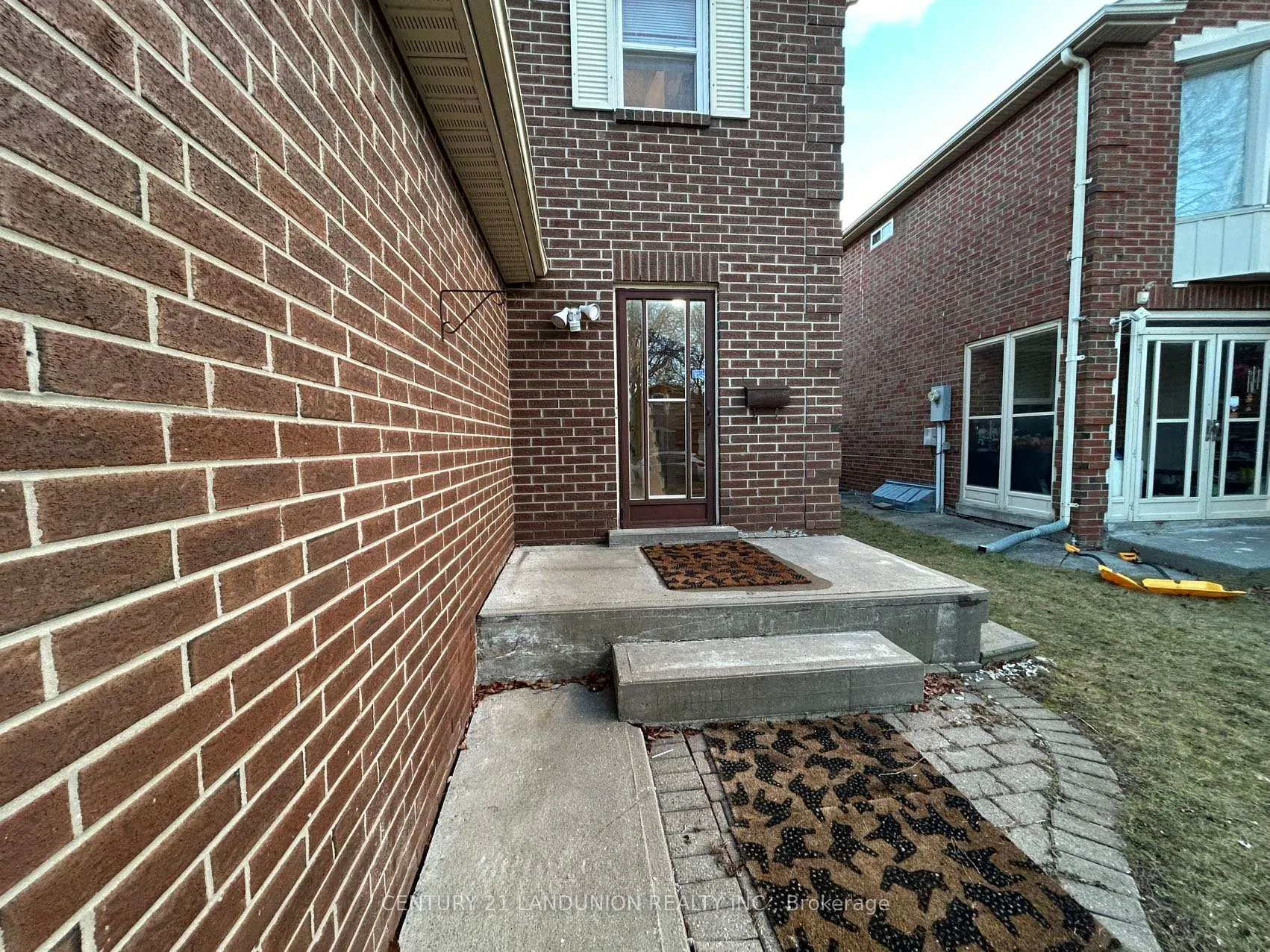 Photo 3 of 31 Miley Drive, Markham, Markville — HOMEH