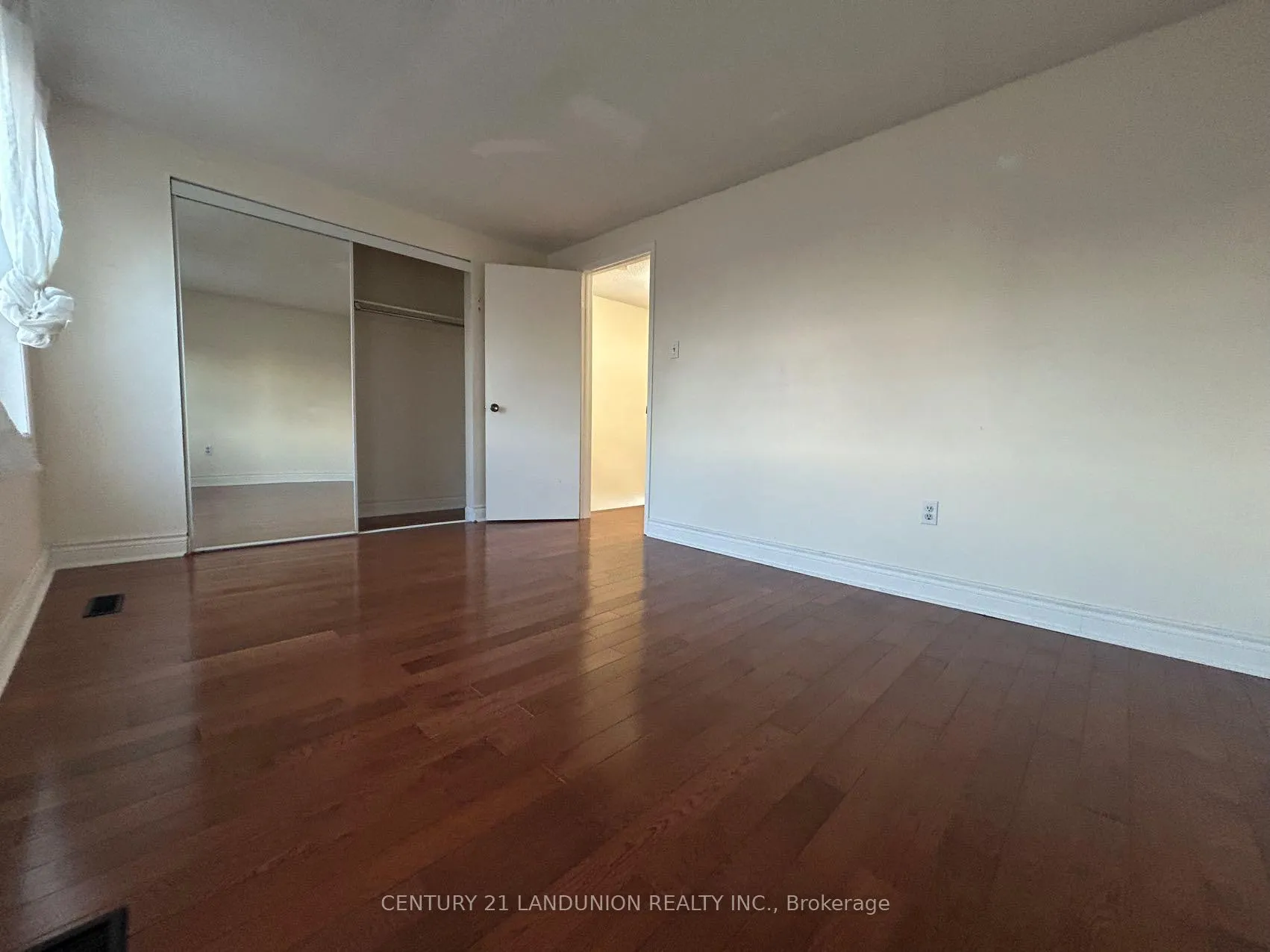 Photo 24 of 31 Miley Drive, Markham, Markville — HOMEH