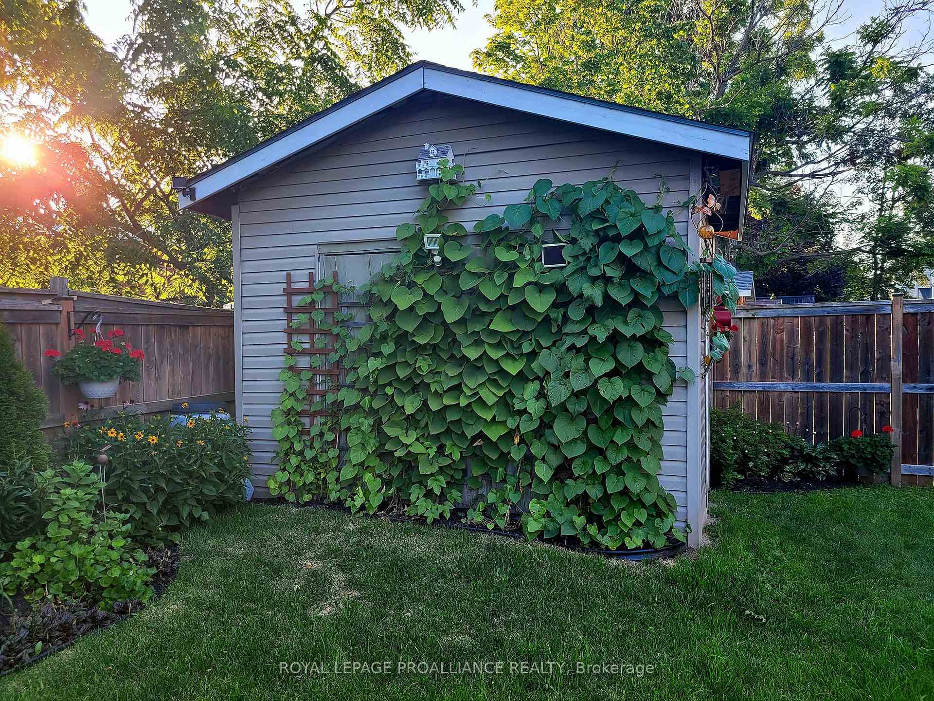 Photo 40 of 94 Chatham Street, Belleville, Belleville Ward — HOMEH