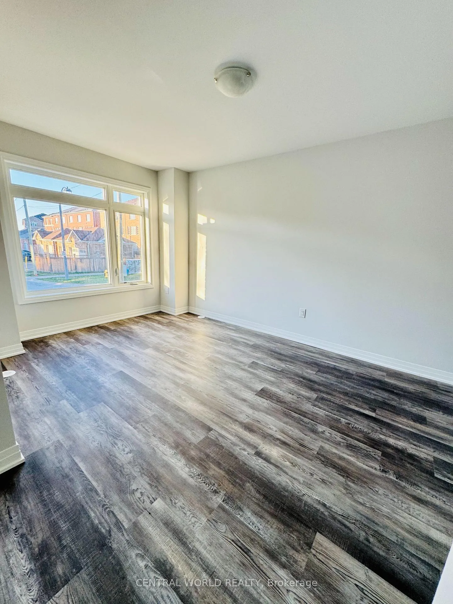 Photo 3 of 71 Rustle Woods Avenue, Markham, Cornell — HOMEH
