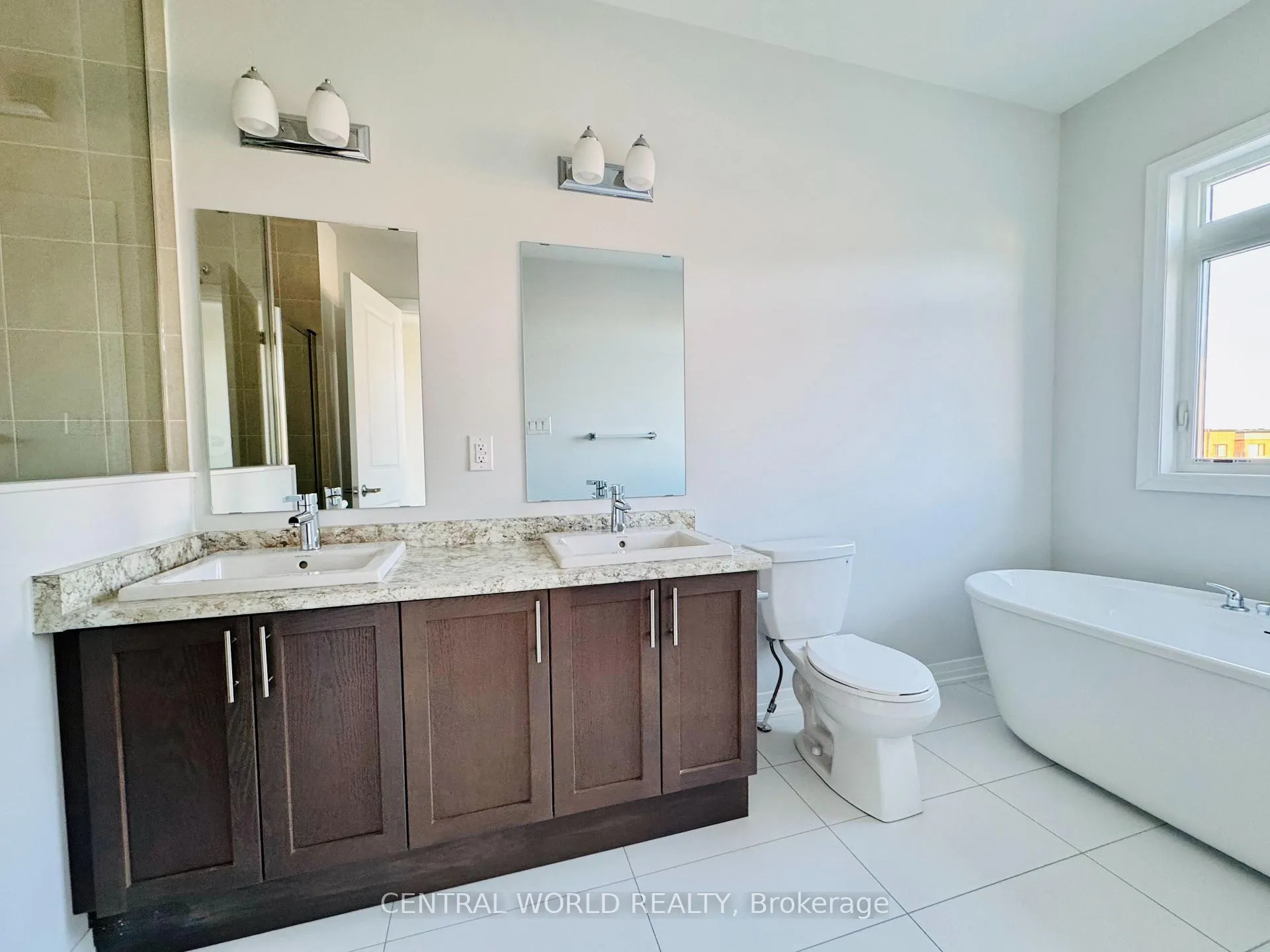 Photo 8 of 71 Rustle Woods Avenue, Markham, Cornell — HOMEH