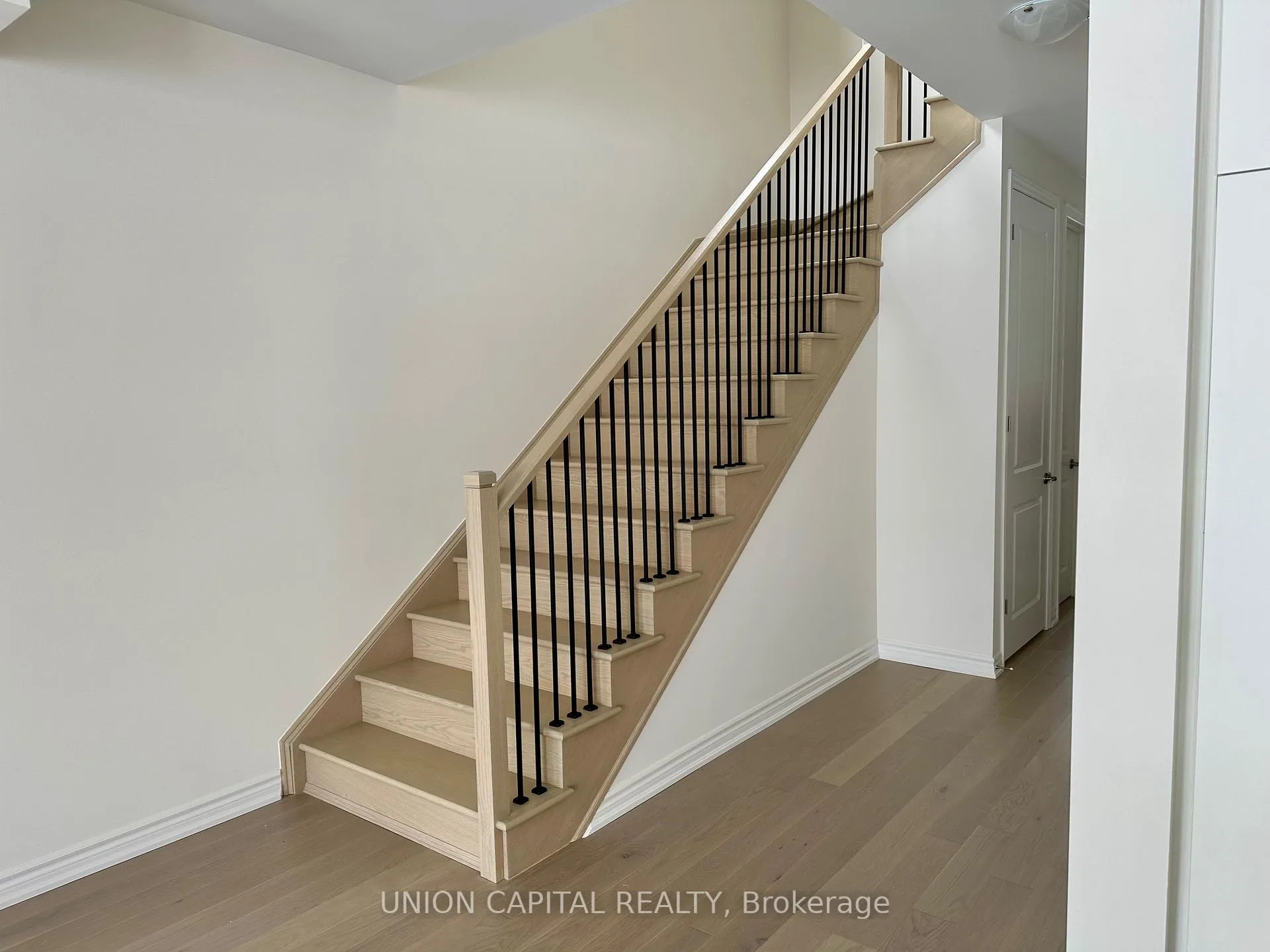 Photo 6 of 25 Greer Street, Barrie, Painswick South — HOMEH