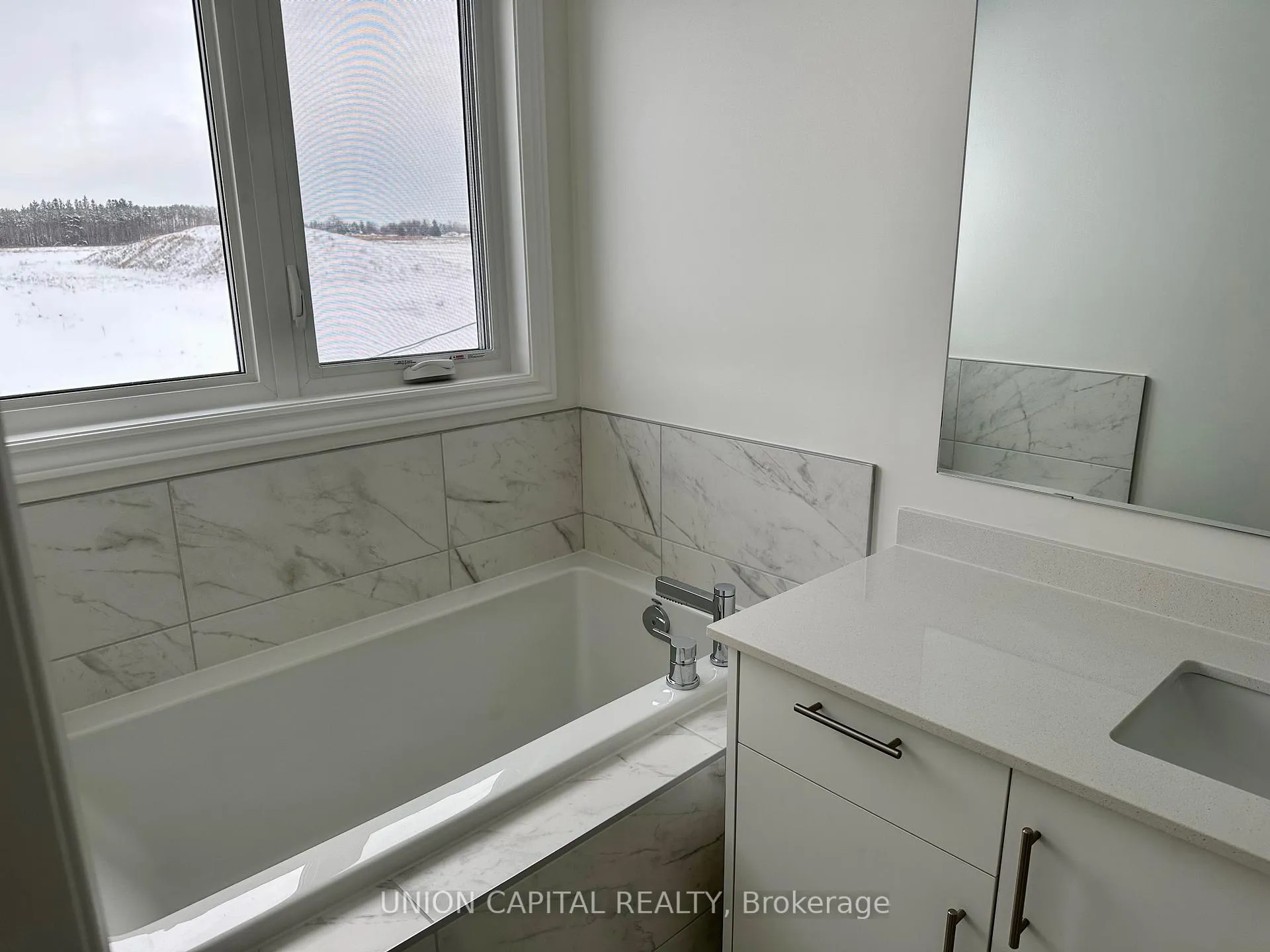 Photo 9 of 25 Greer Street, Barrie, Painswick South — HOMEH