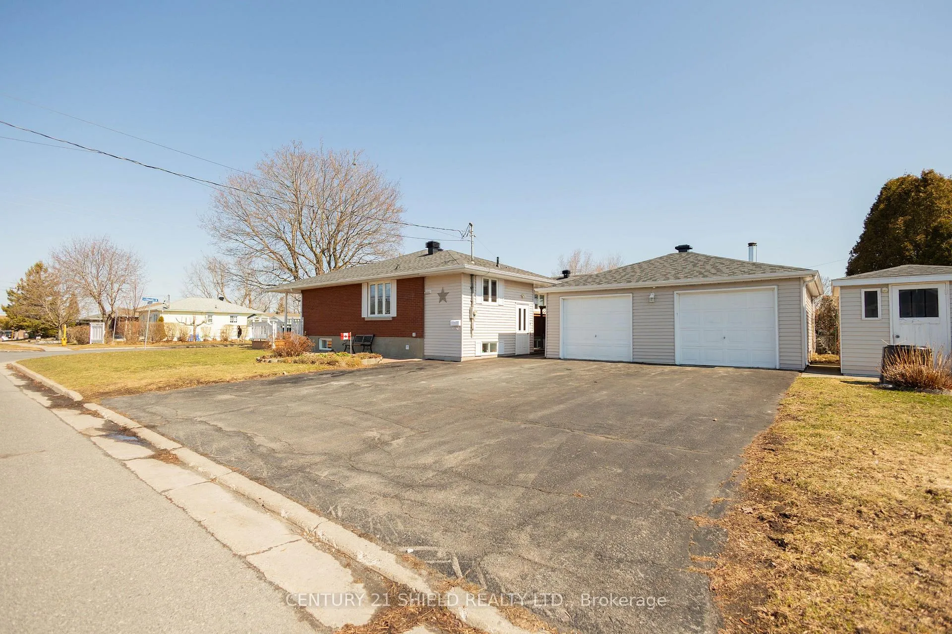 Photo 5 of 247 15th St. W Street, Cornwall — HOMEH