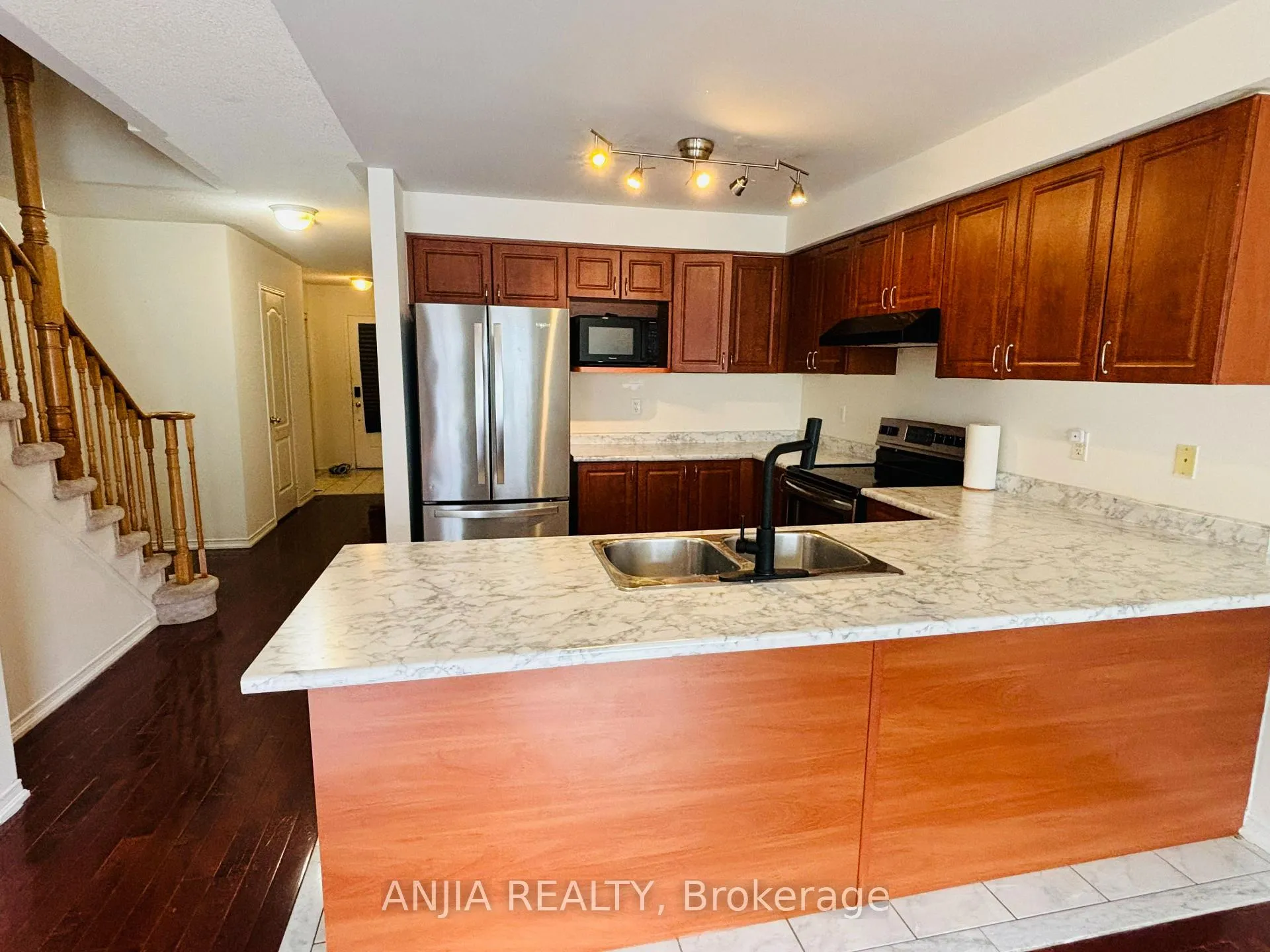 Photo 4 of 43 Aldonschool Court, Ajax, South East — HOMEH