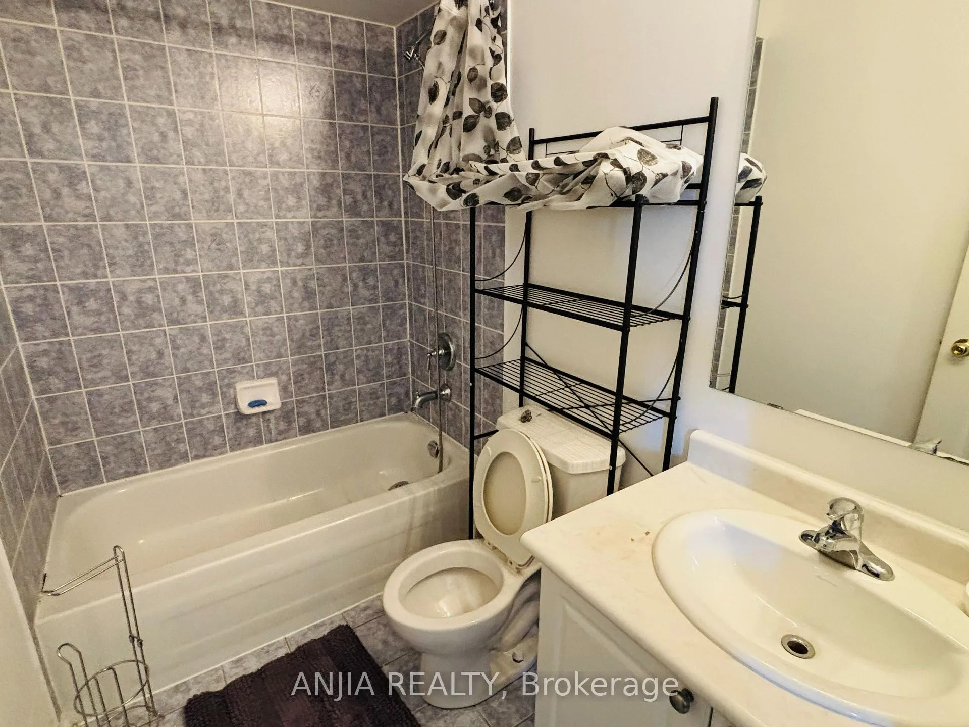 Photo 8 of 43 Aldonschool Court, Ajax, South East — HOMEH