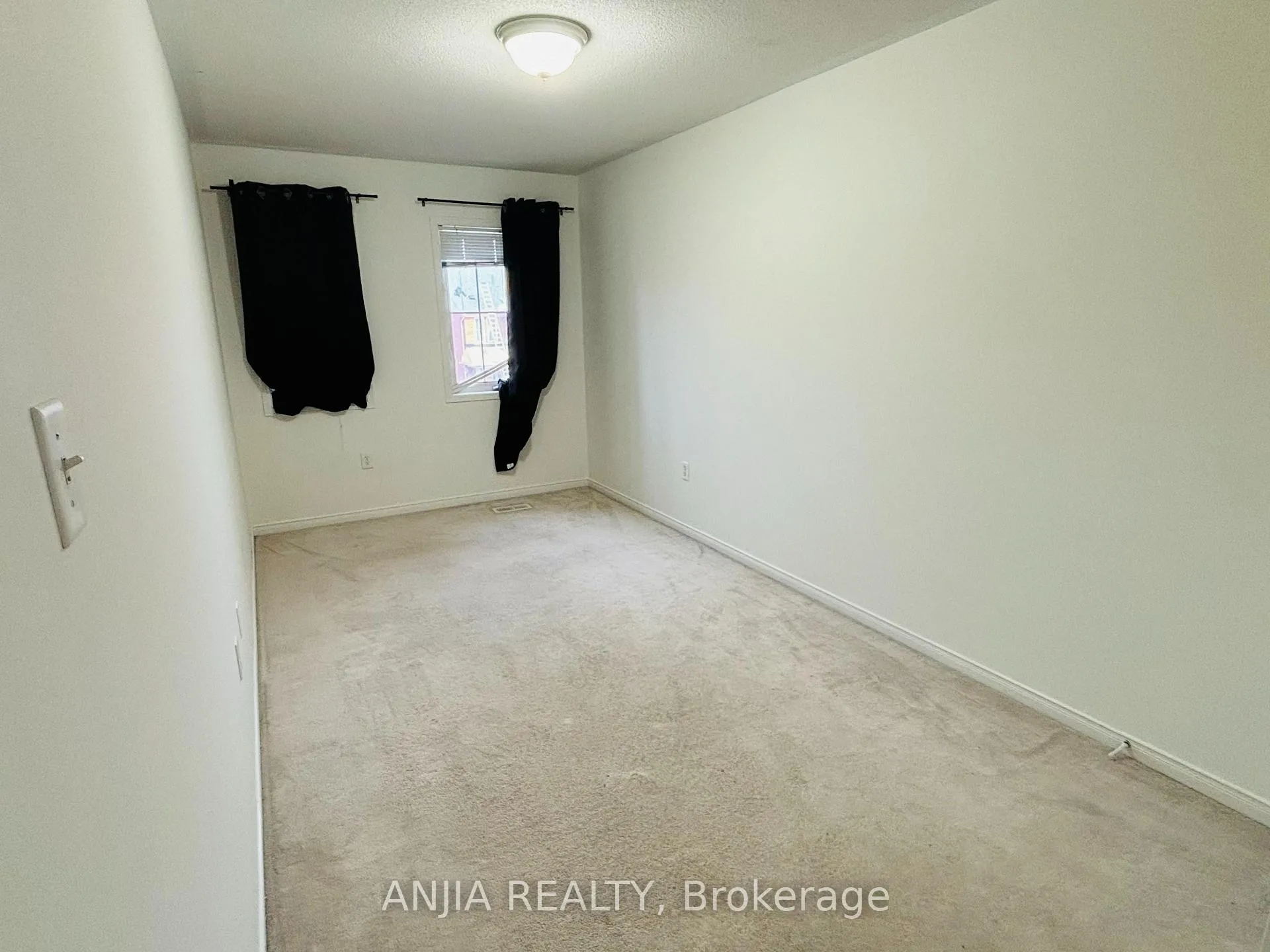 Photo 9 of 43 Aldonschool Court, Ajax, South East — HOMEH