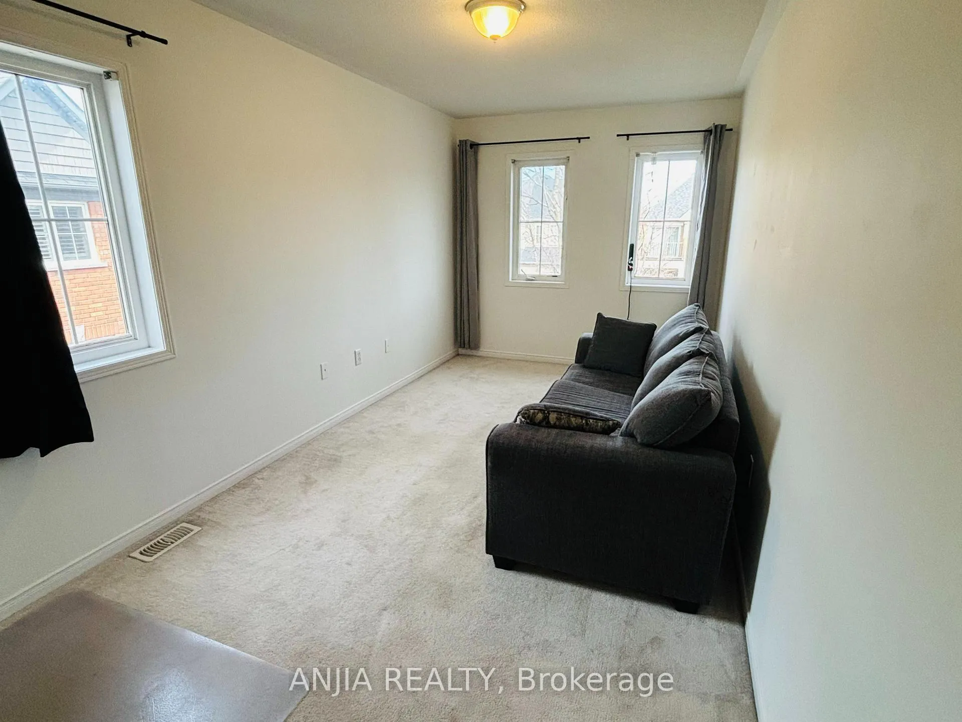 Photo 10 of 43 Aldonschool Court, Ajax, South East — HOMEH