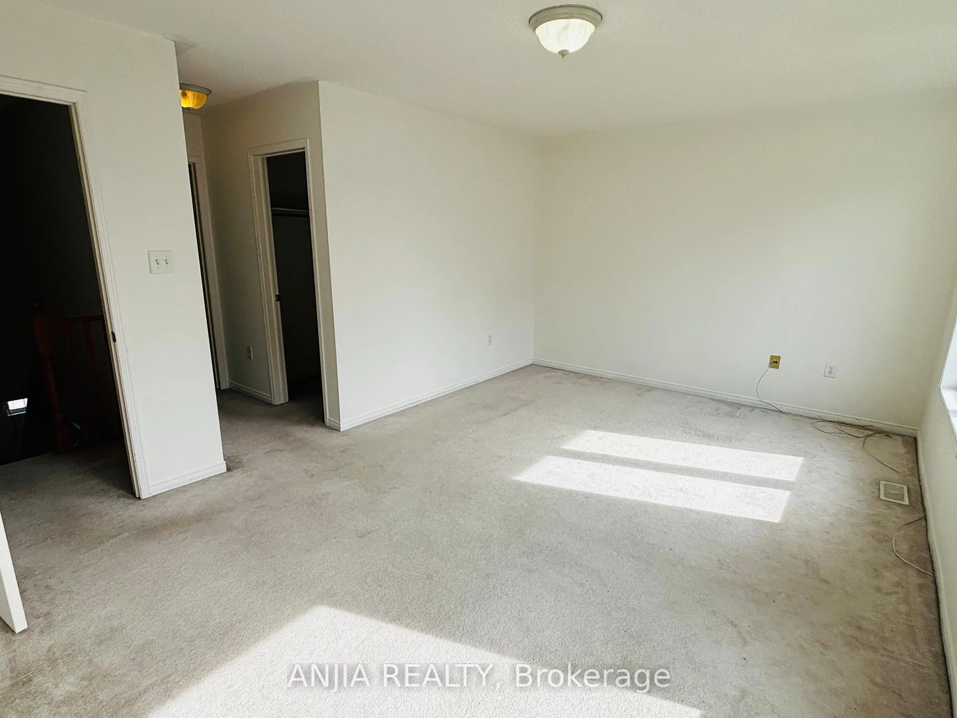 Photo 11 of 43 Aldonschool Court, Ajax, South East — HOMEH