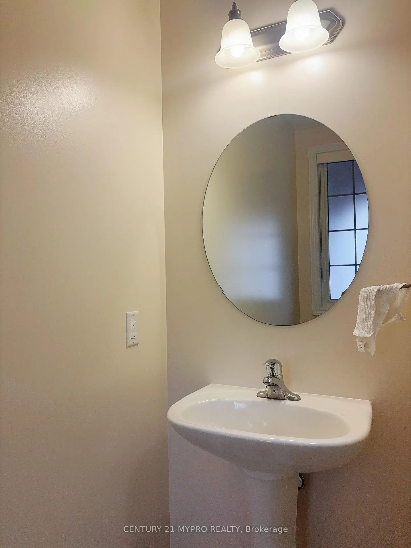 Photo 5 of 111 Staglin Court, Markham, Cathedraltown — HOMEH