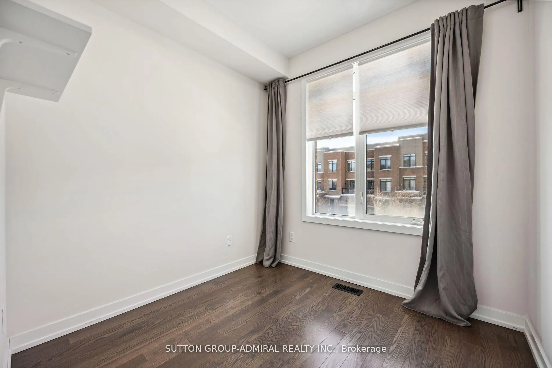 Photo 5 of 84 Glenngarry Crescent, Vaughan, Maple — HOMEH