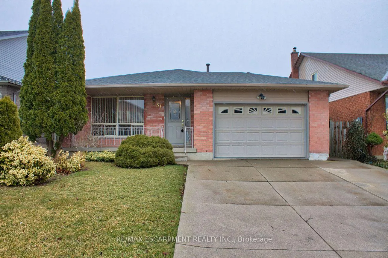 Photo 1 of 31 Carriagegate Drive, Hamilton, Thorner — HOMEH