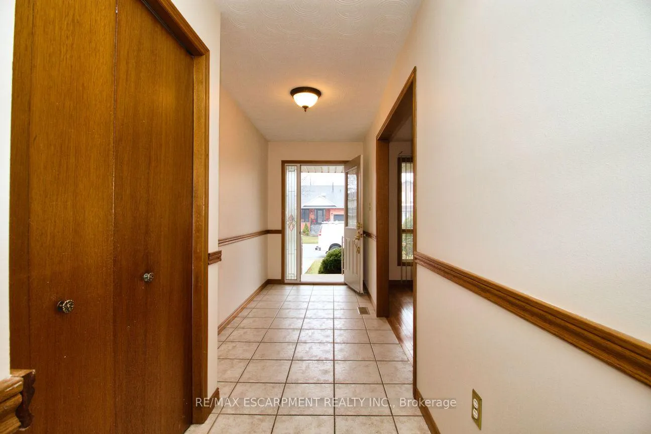 Photo 2 of 31 Carriagegate Drive, Hamilton, Thorner — HOMEH